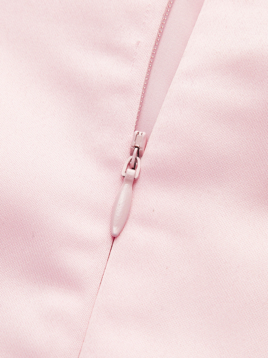 Satin-asymmetrisches, verziertes, trägerloses Kleid