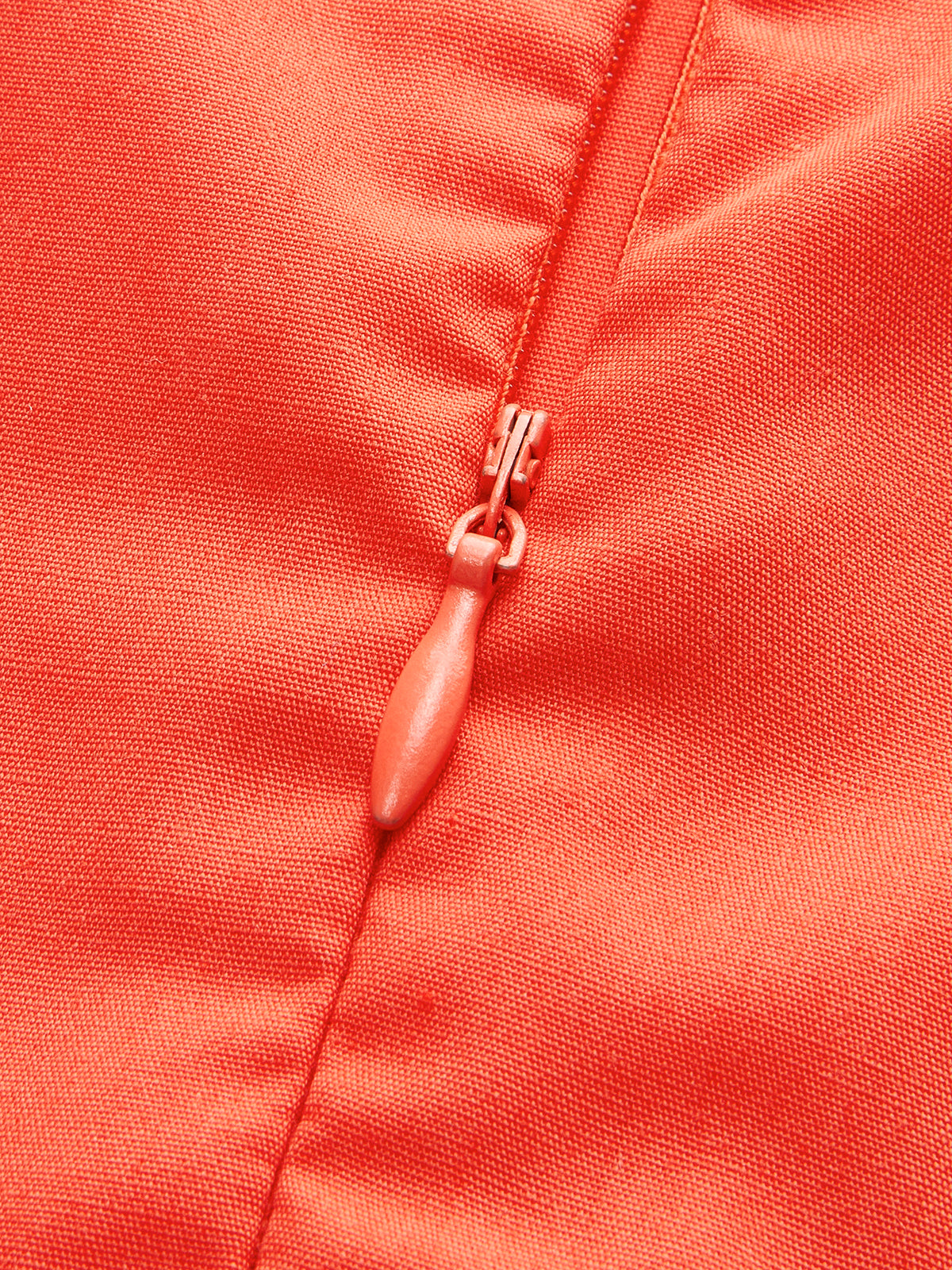 Robe à bretelles ornée d'un nœud brodé 