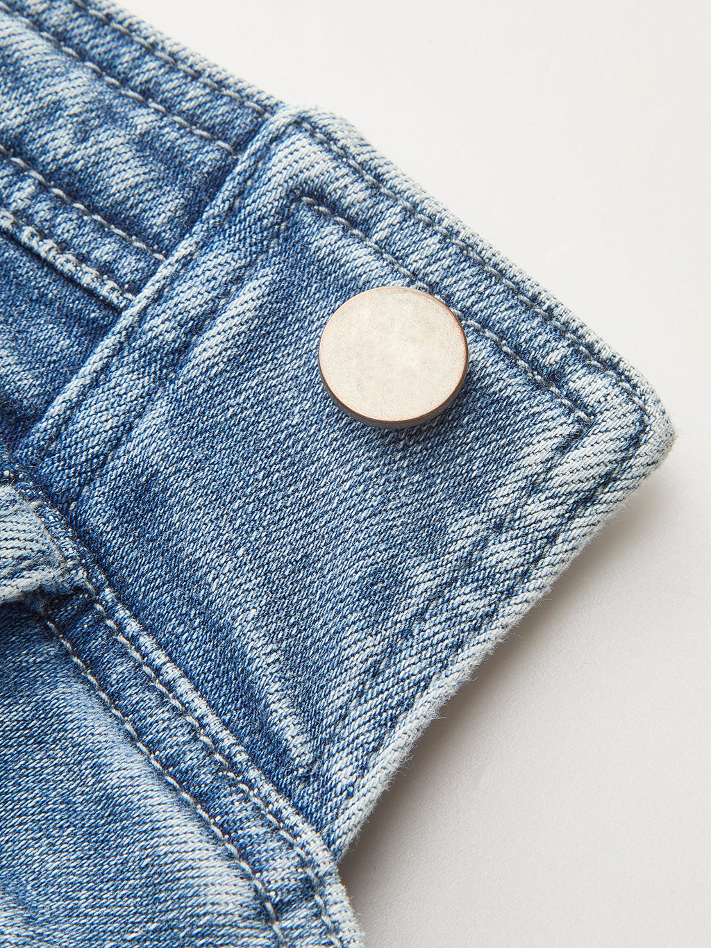 Asymmetrisches plissiertes trägerloses Denim-Oberteil