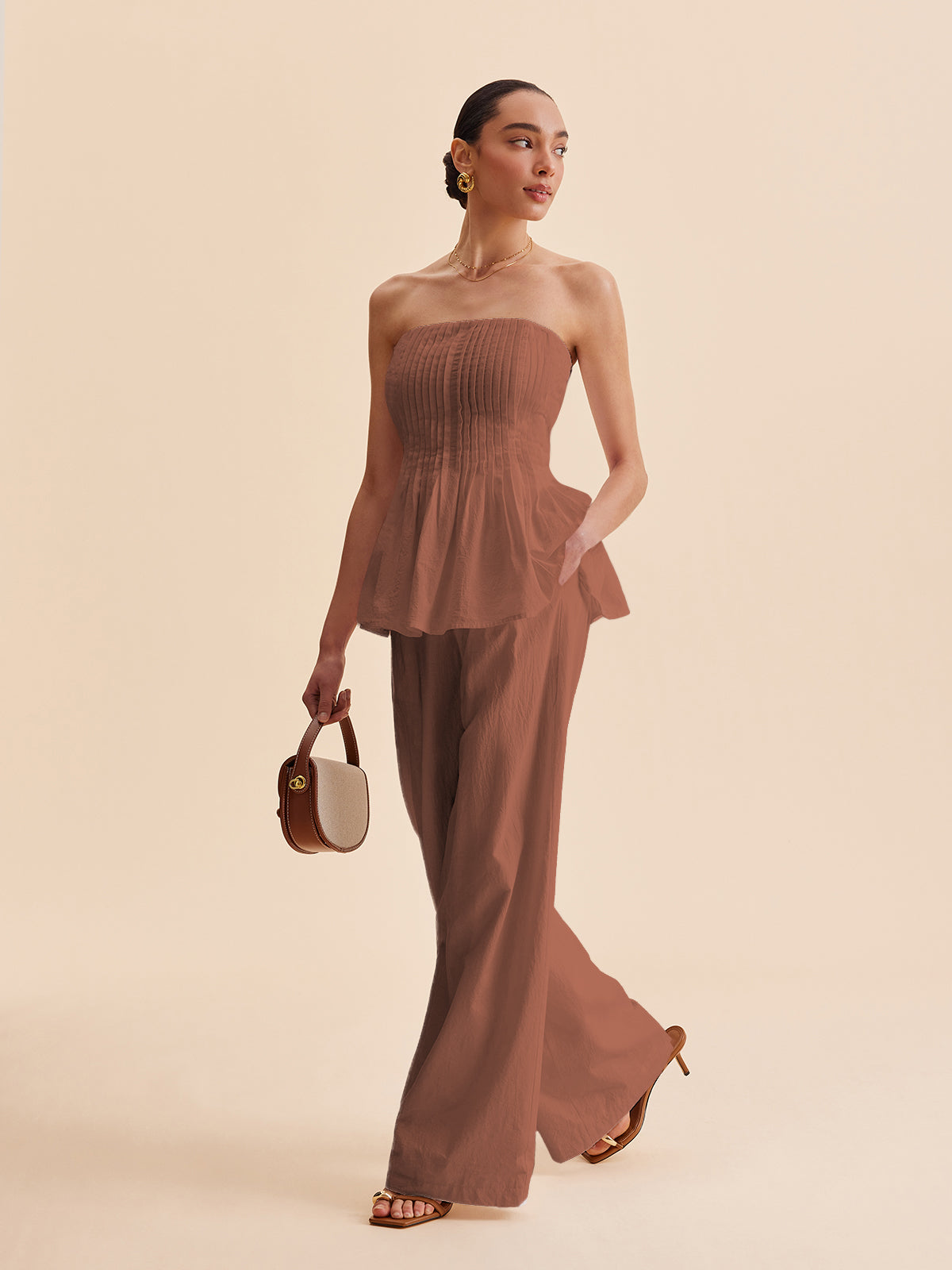 Baumwollhose mit mittelhohem Bund, weitem Bein und Taschen