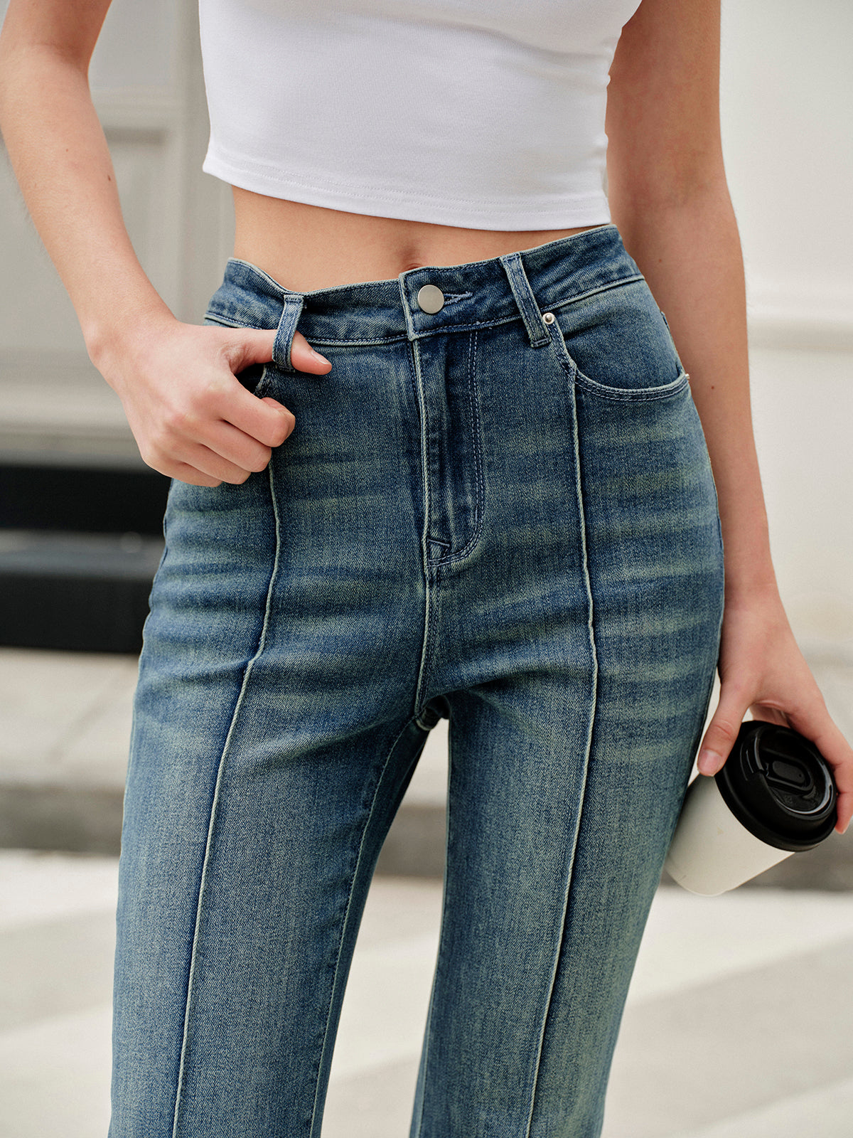 Jeans mit niedrigem Bund und weitem Bein 
