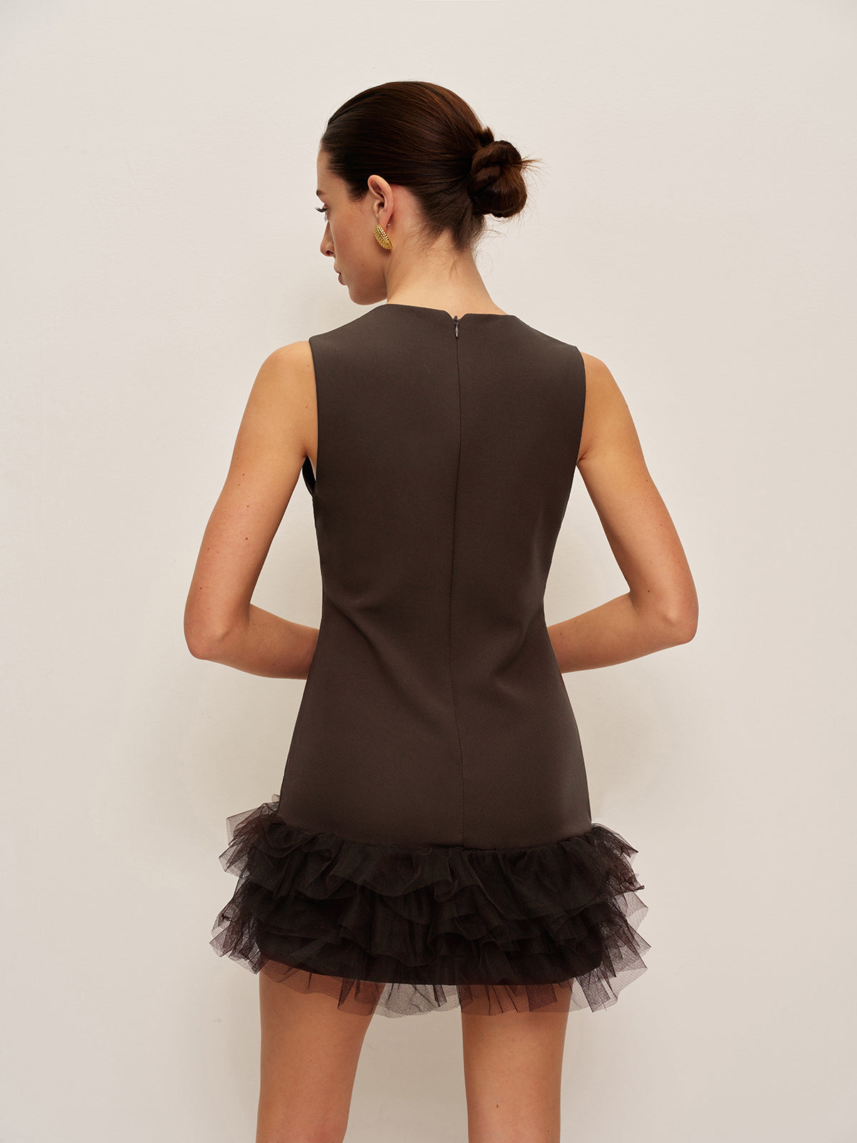 Ärmelloses Kleid mit Rüschensaum 