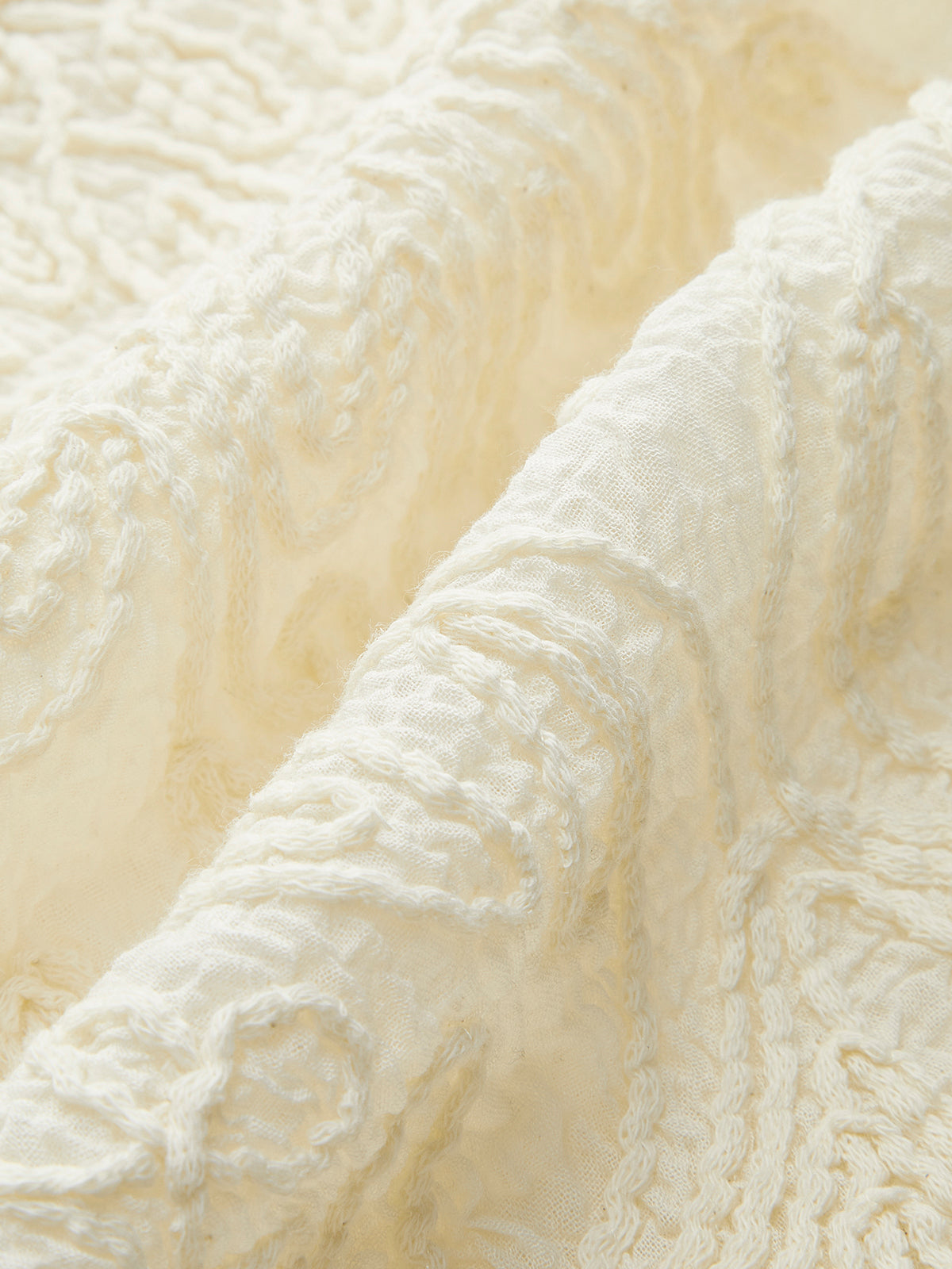 Halbtransparentes Tanktop mit Häkelspitze und floralen Details 