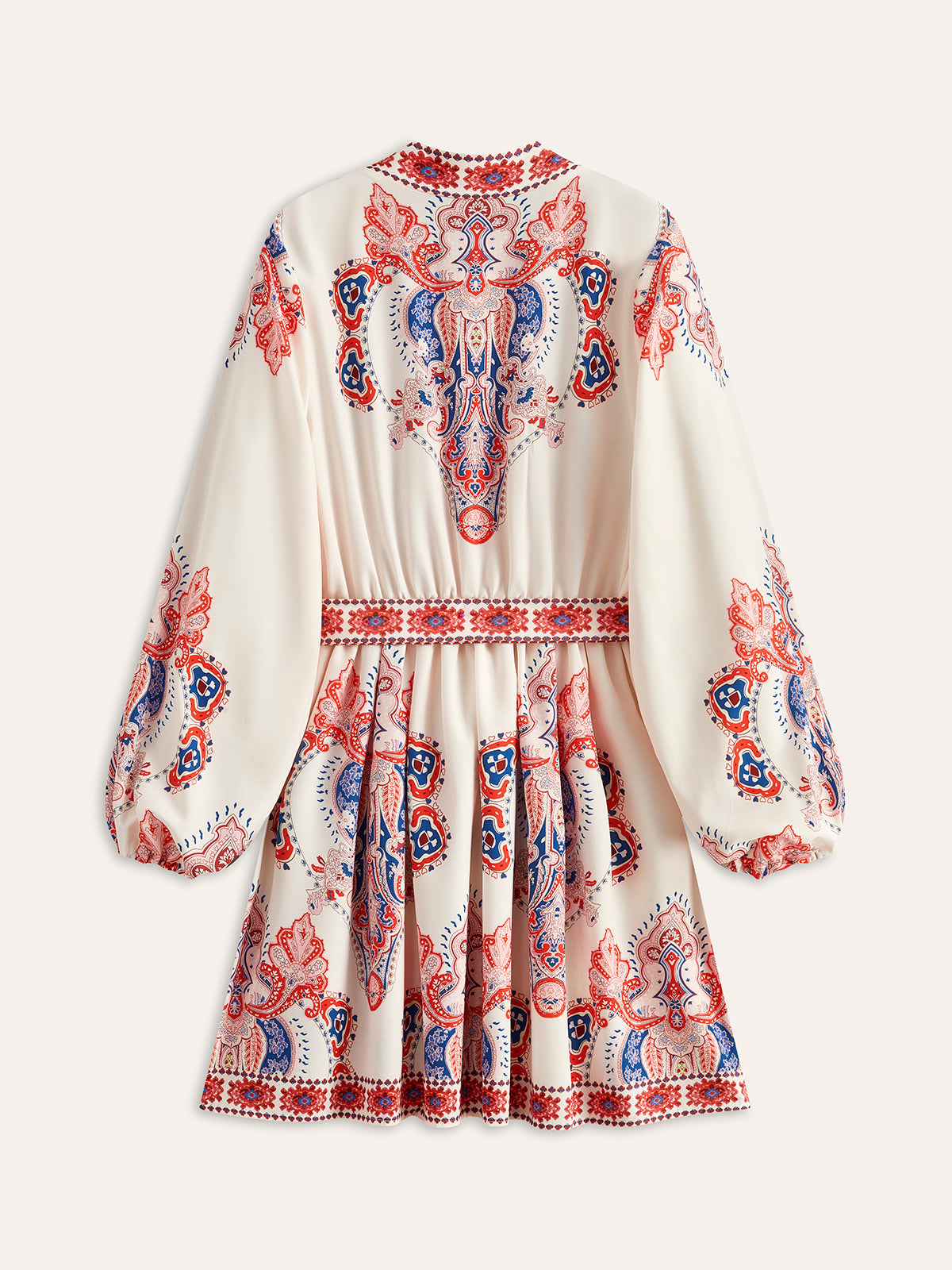 Geblümtes Kleid mit Gürtel und Knöpfen