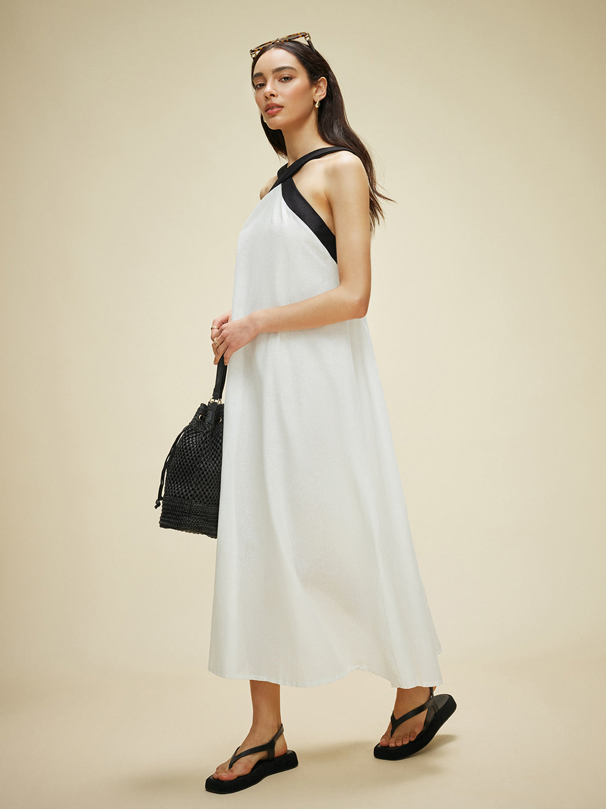 Halbtransparente rückenfreie Neckholder-Kleid aus Baumwolle und Leinen