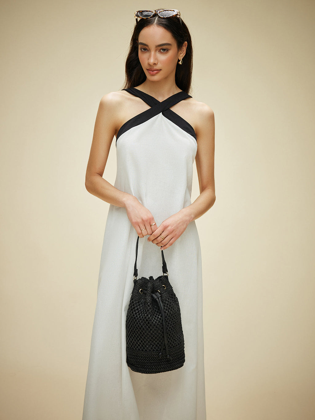 Halbtransparente rückenfreie Neckholder-Kleid aus Baumwolle und Leinen