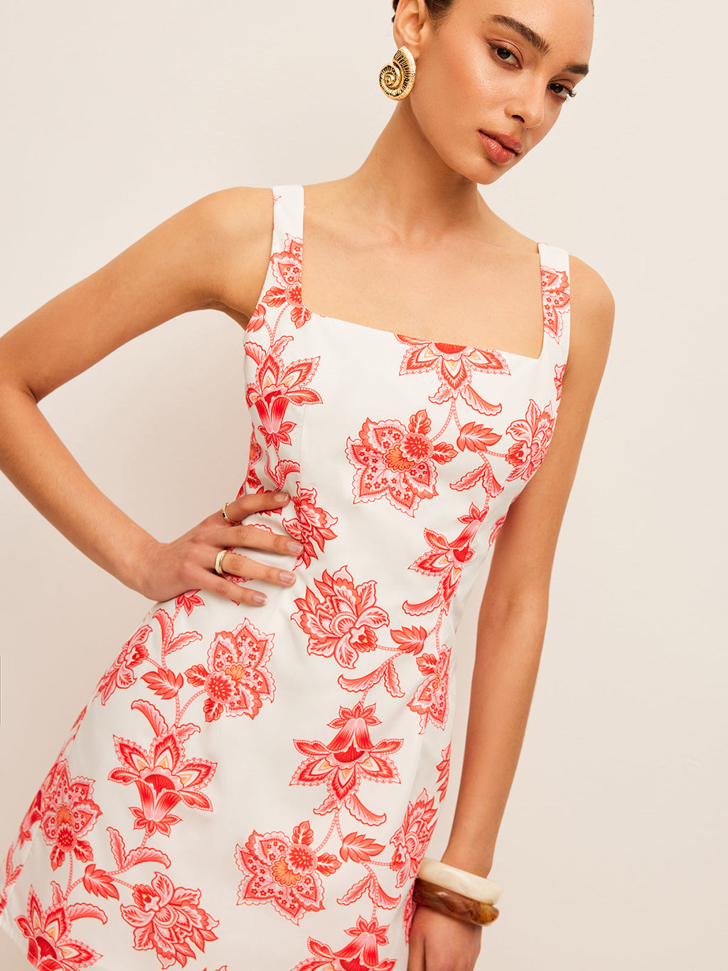 Blumenkleid mit eckigem Ausschnitt