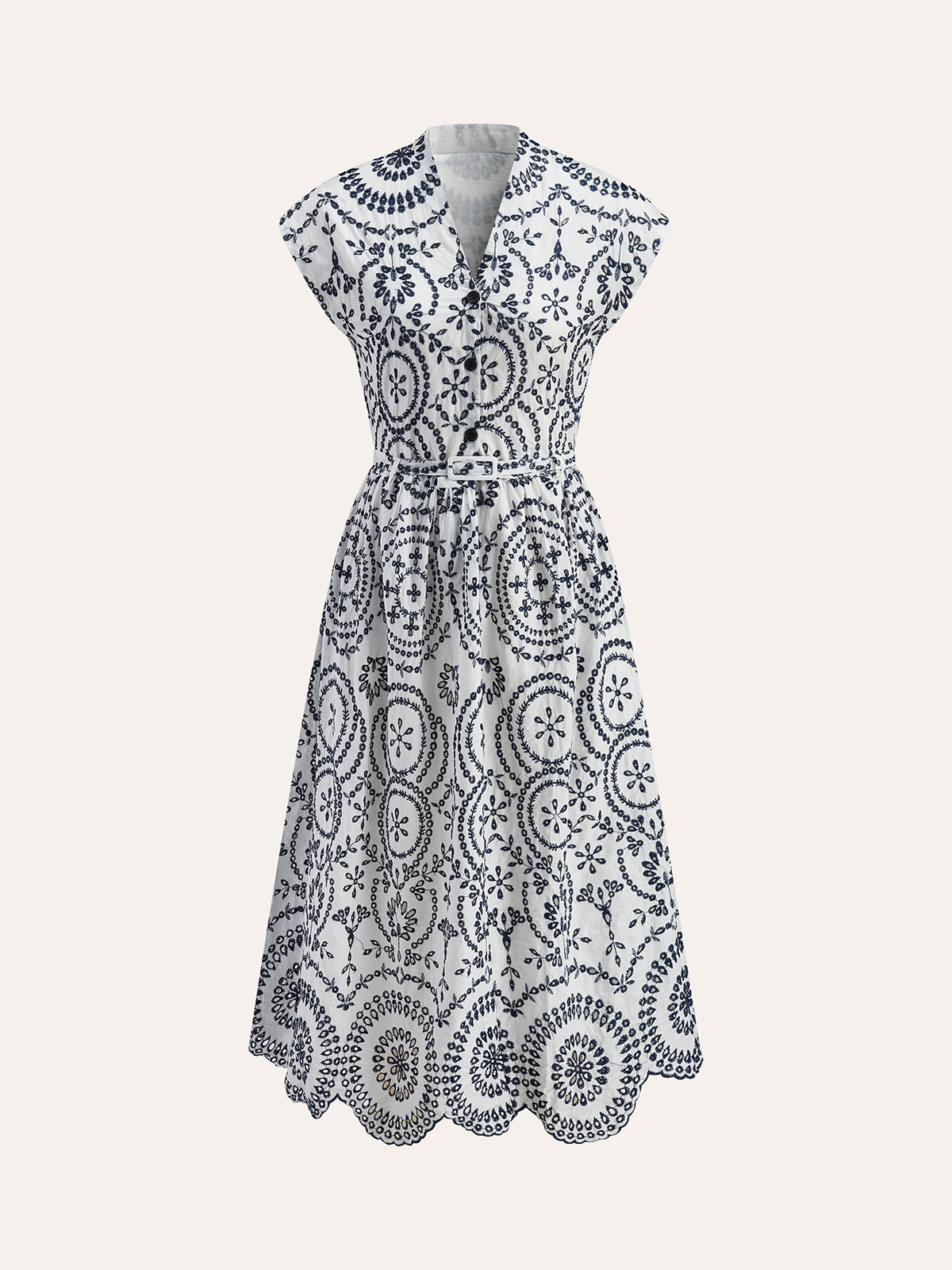 Besticktes V-Ausschnitt-Kleid mit Gürtel