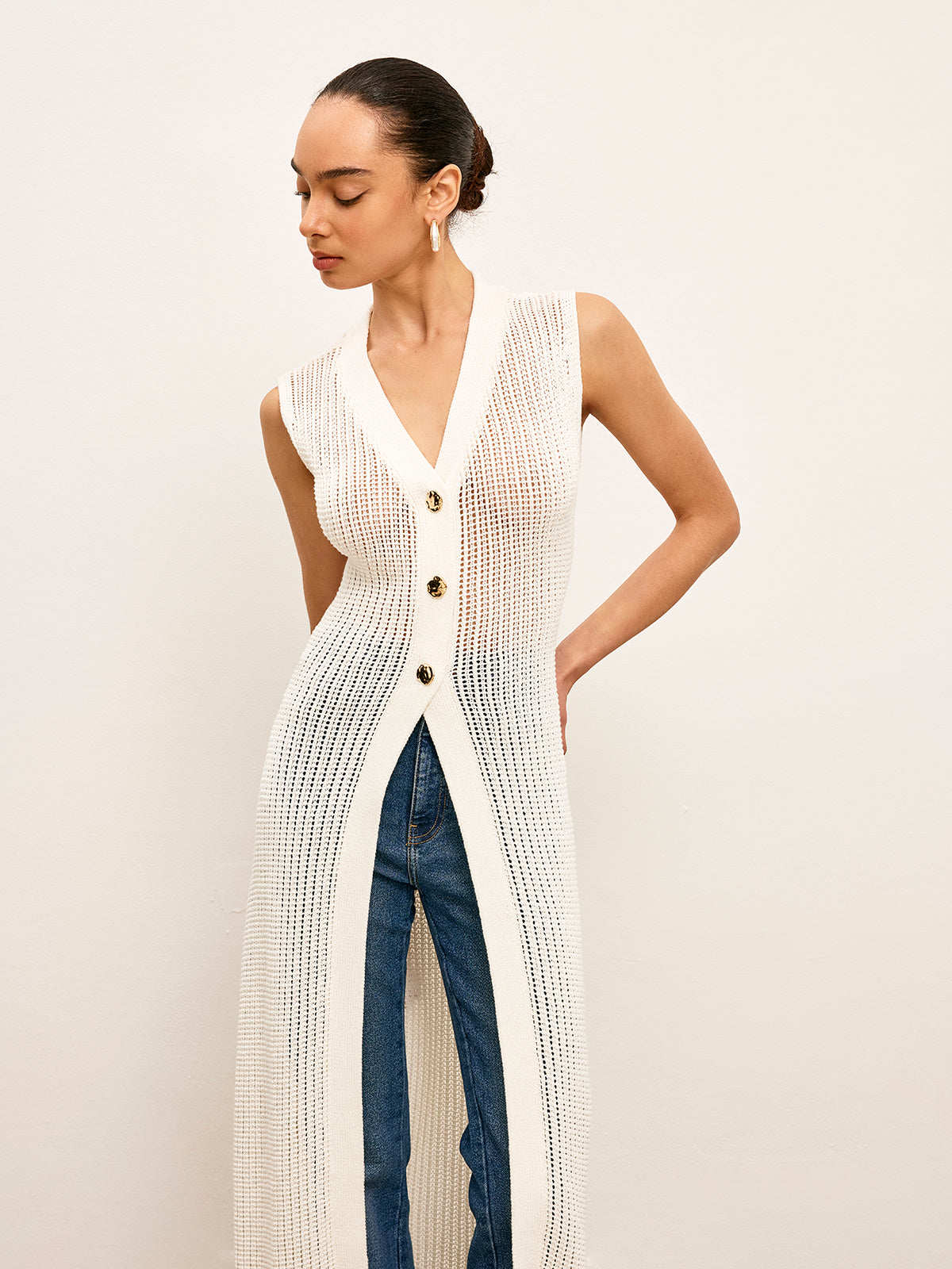 Knit Hollow Metal Detail Sleeveless Cardigan