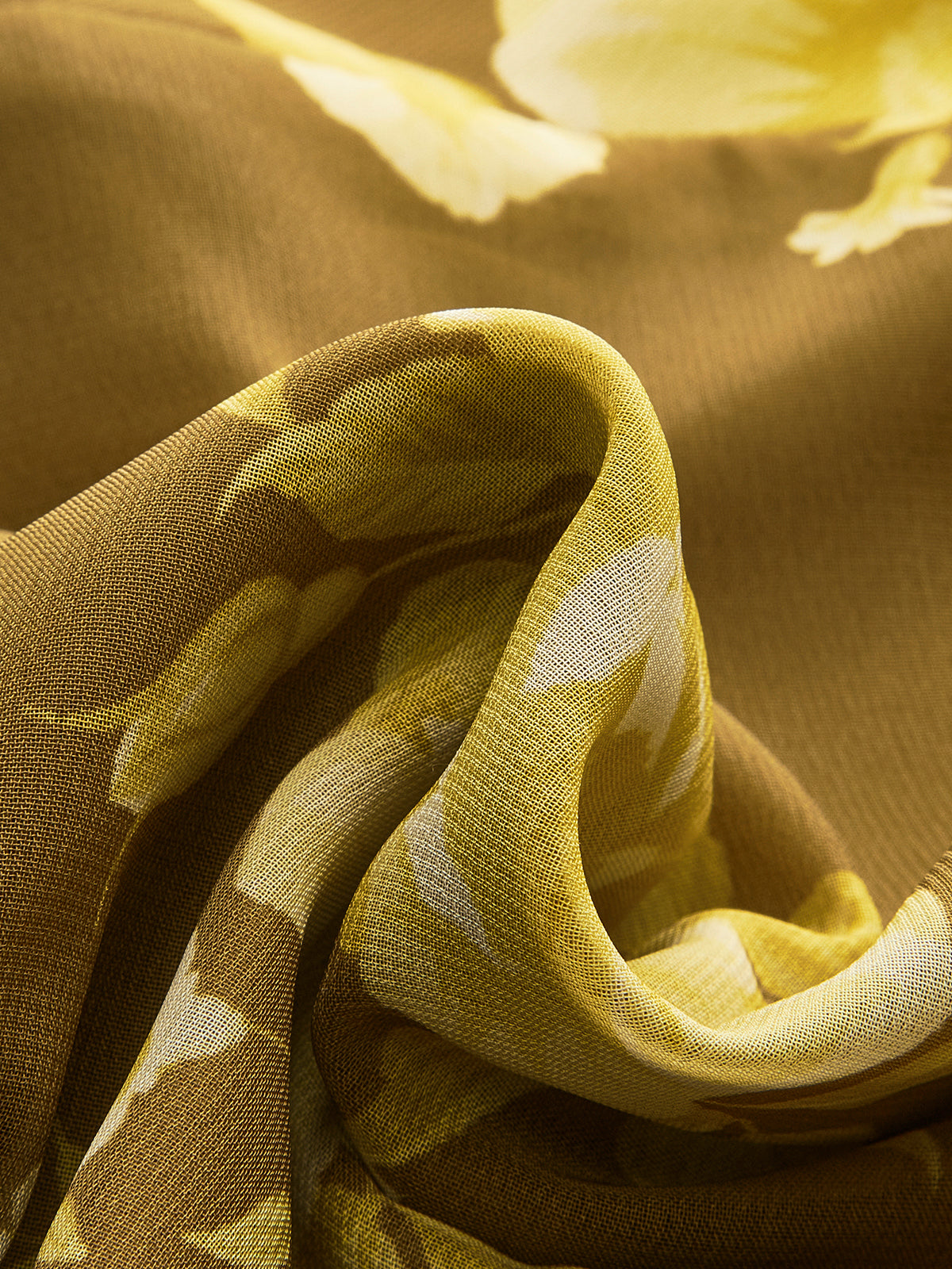 Robe caraco fleurie à volants et ourlet noué au dos