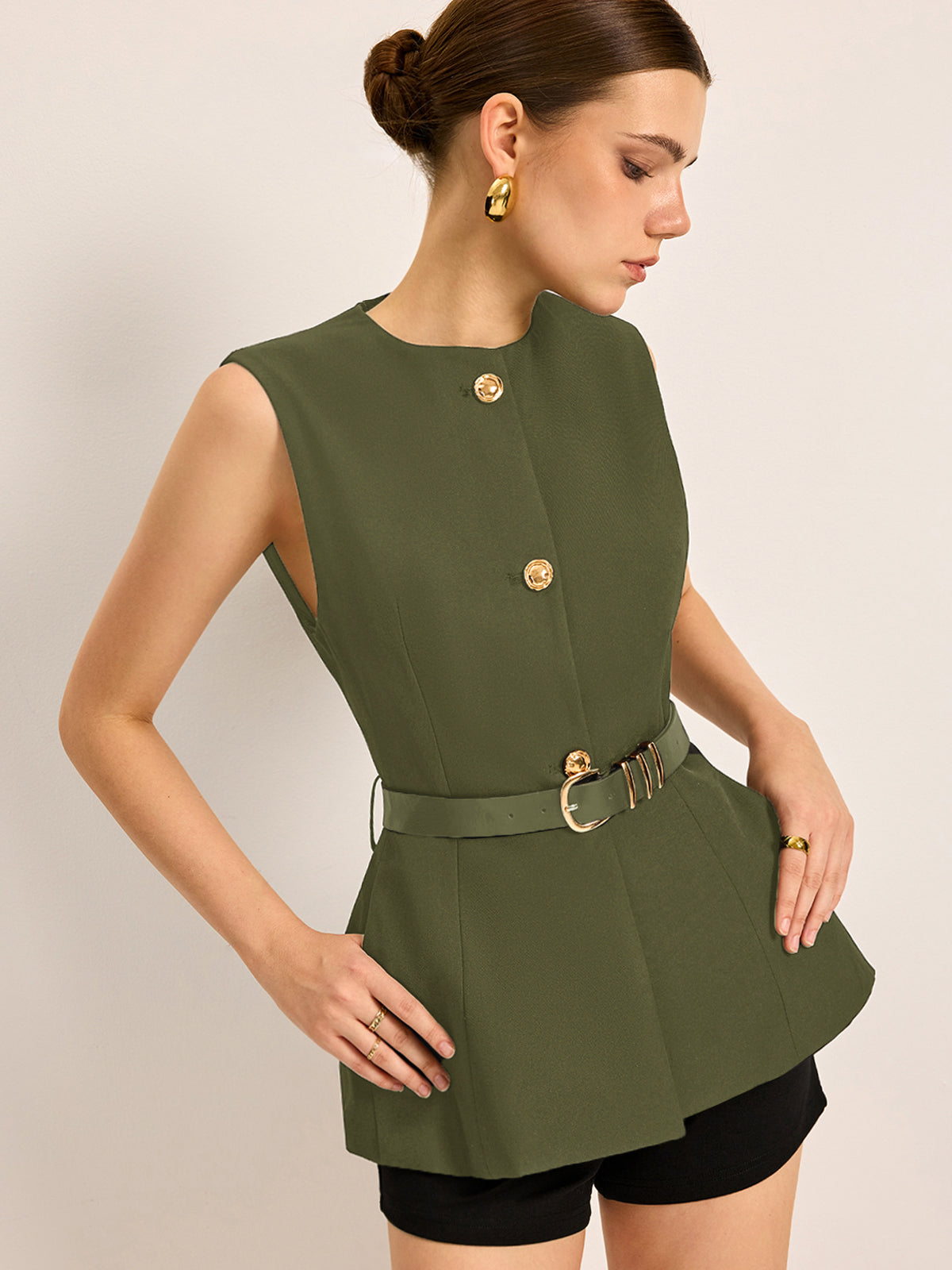 Haut à ceinture avec poches boutonnées