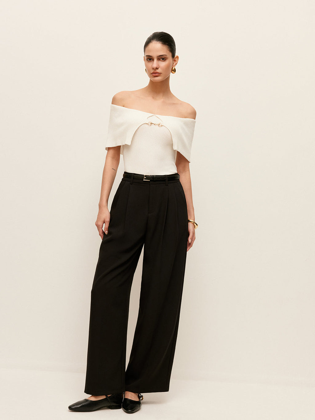 Gürtelhose mit weitem Bein, hoher Taille und Taschen