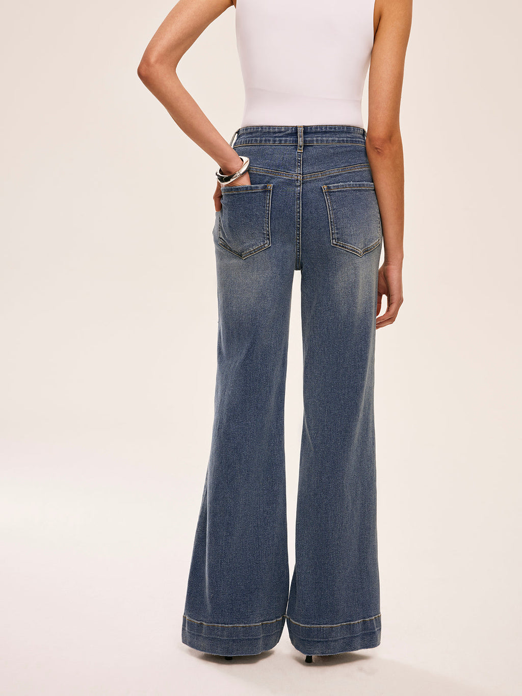 Hose mit mittelhohem Bund und Ziertaschen