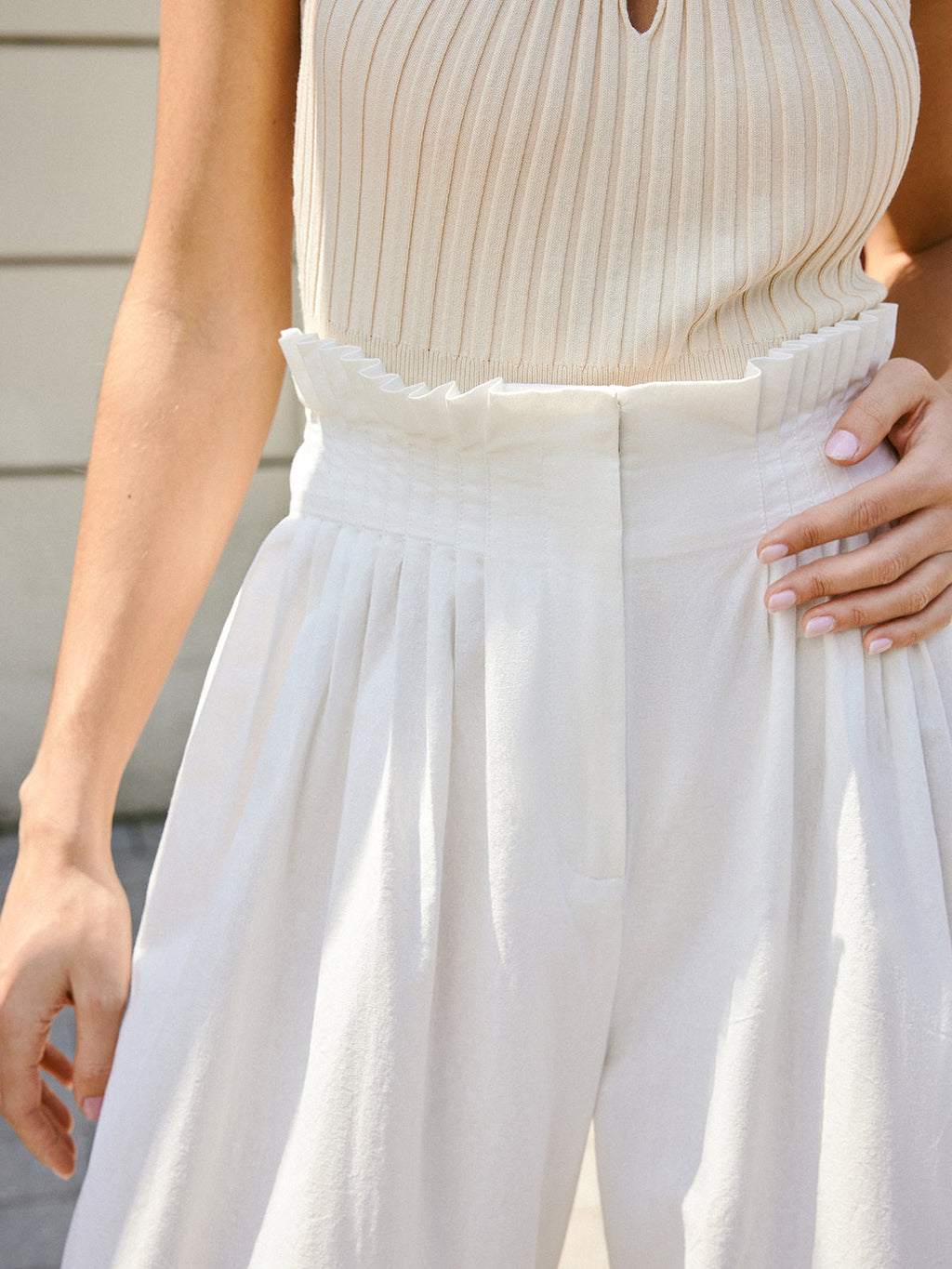 Pantalon mi-taille plissé semi-transparent