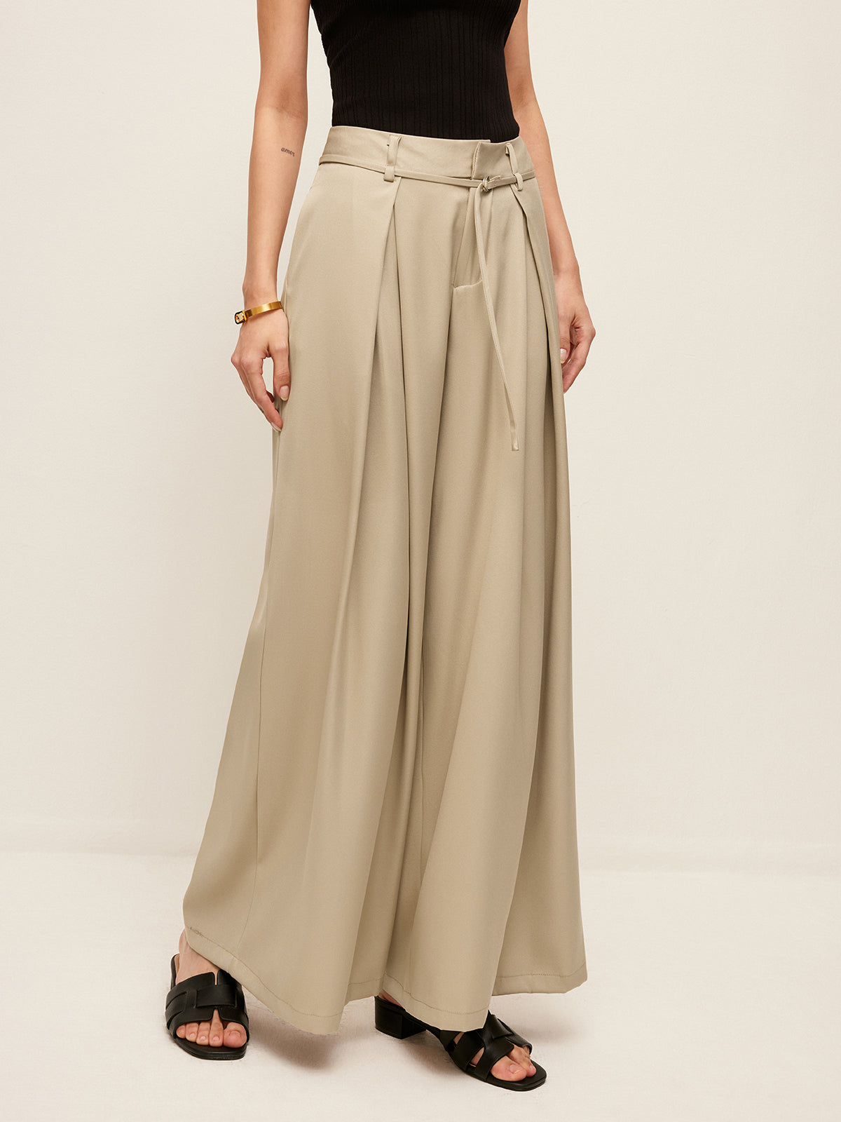 Pantalon à poches taille haute et ceinture