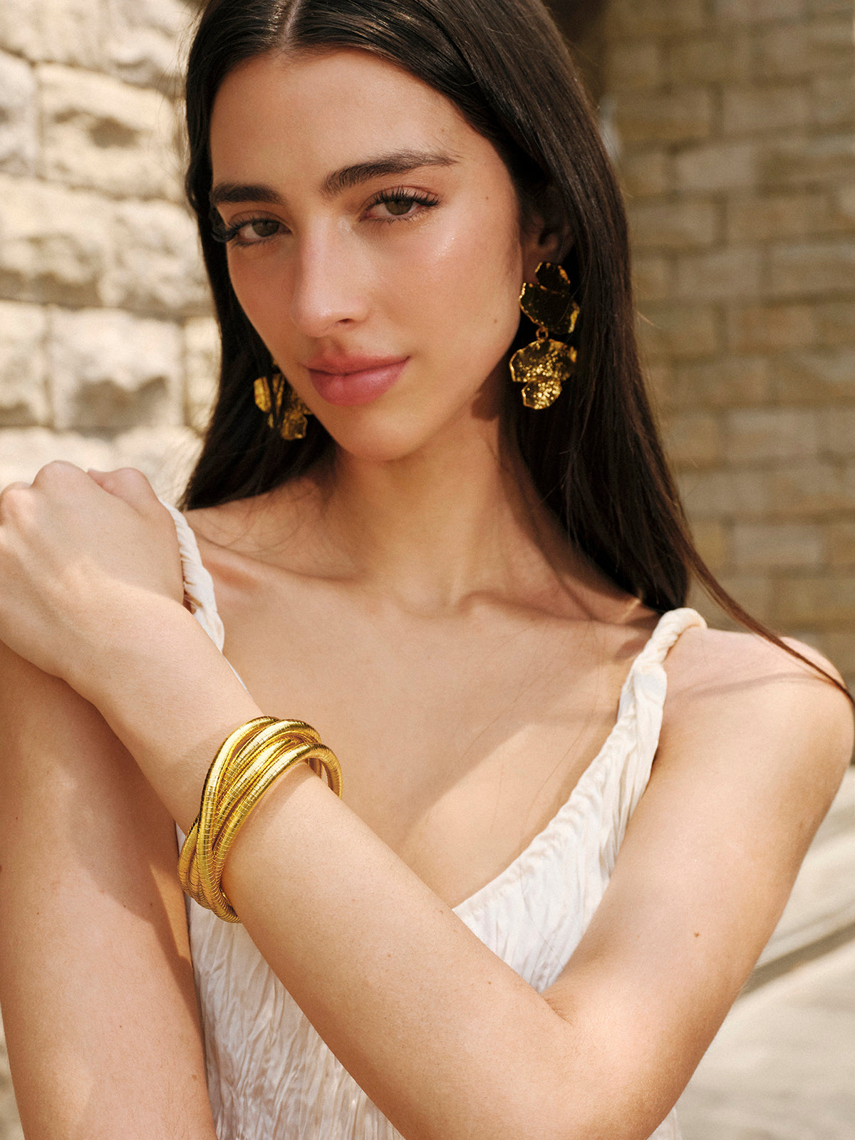 Collier doré torsadé et flexible 