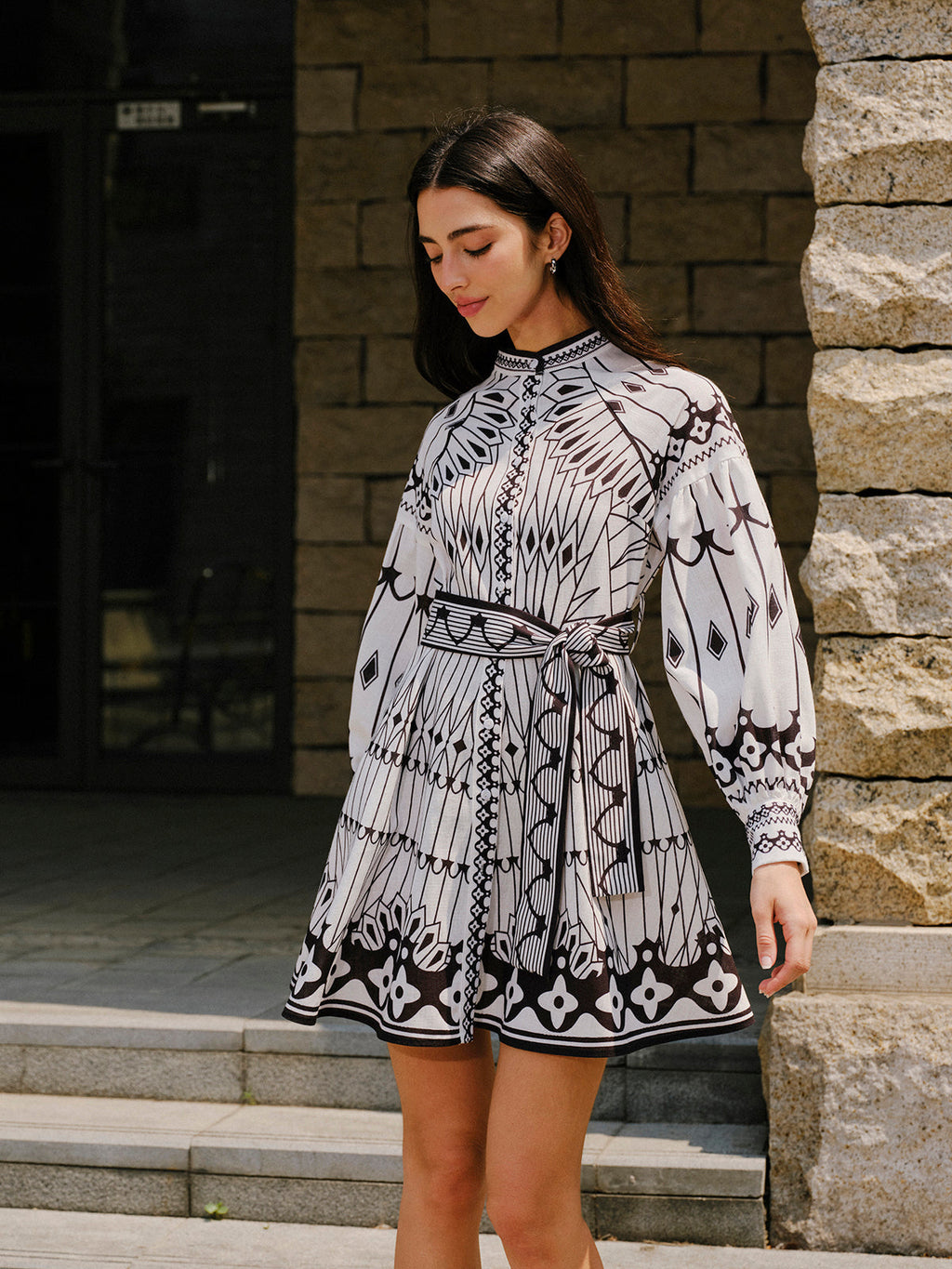 Robe longue ceinturée à manches longues en mélange de lin