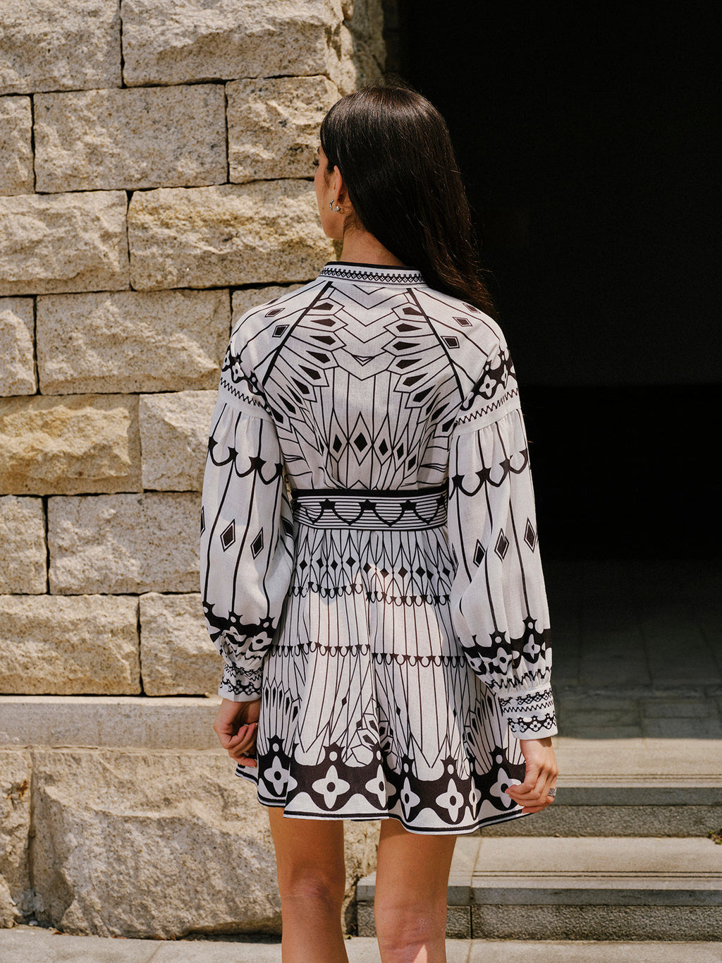 Robe longue ceinturée à manches longues en mélange de lin