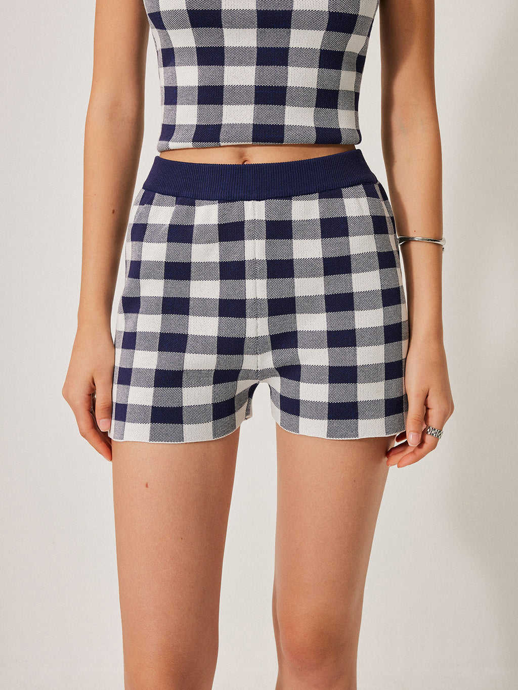 Strick-Set mit Shorts und Schachbrettmuster