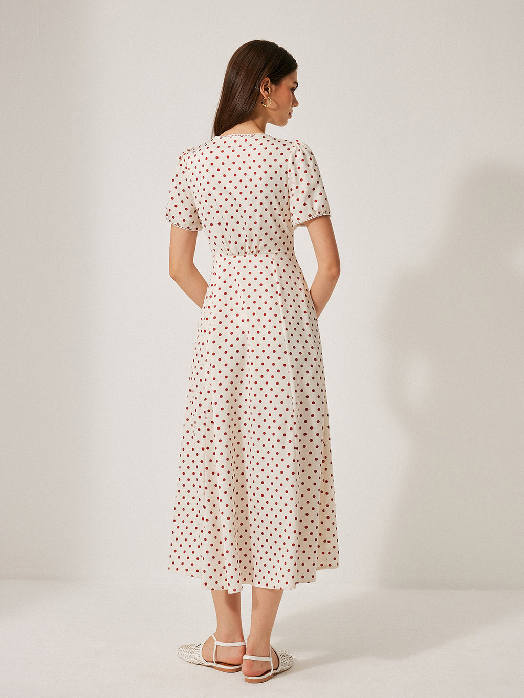 Robe à manches bouffantes à pois