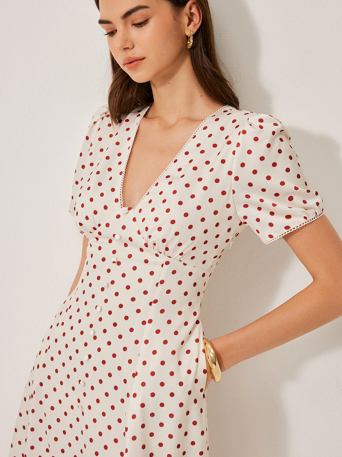 Robe à manches bouffantes à pois
