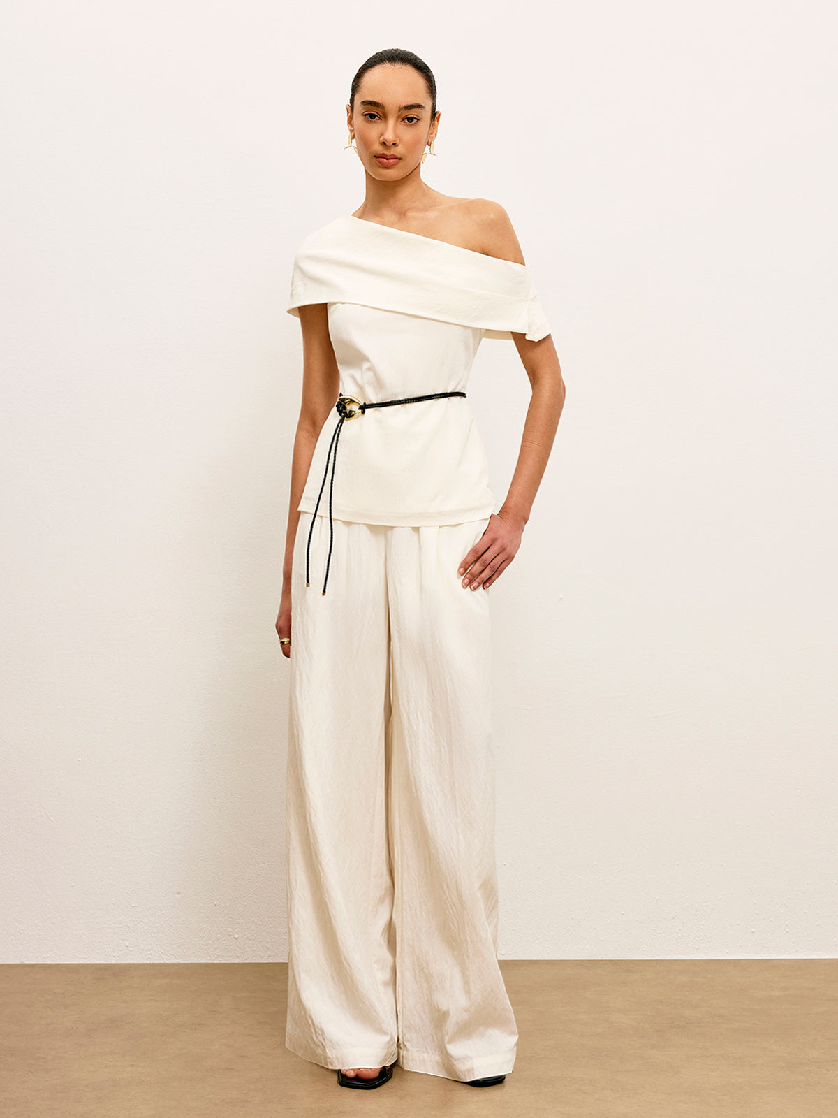 Mid-Waist Pocket Detail Pants