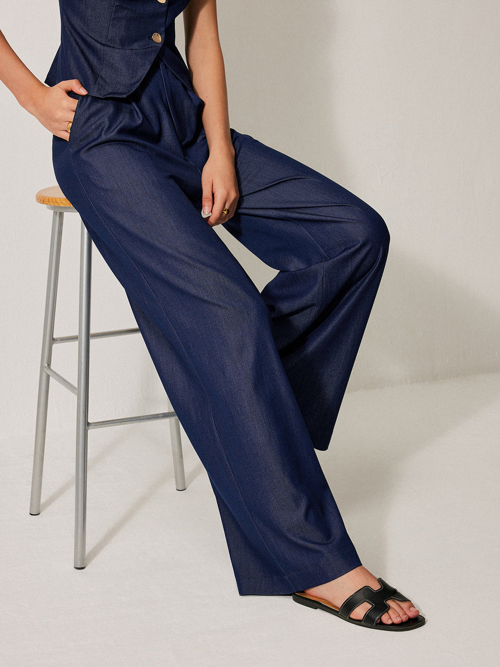 Hose mit Taschen an der mittleren Taille