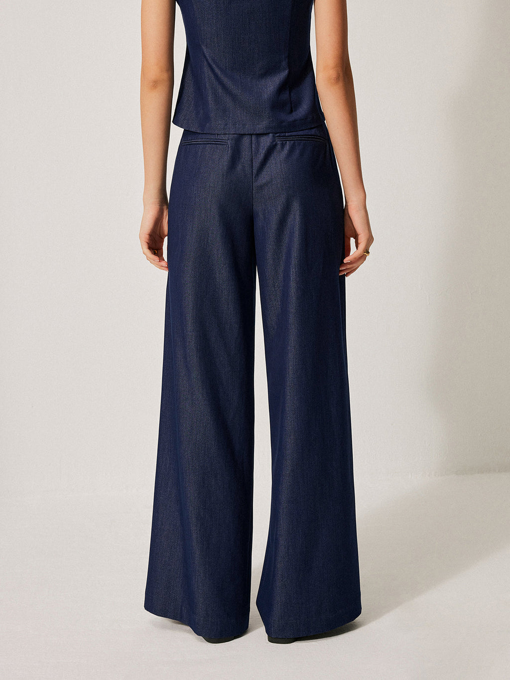 Hose mit Taschen an der mittleren Taille