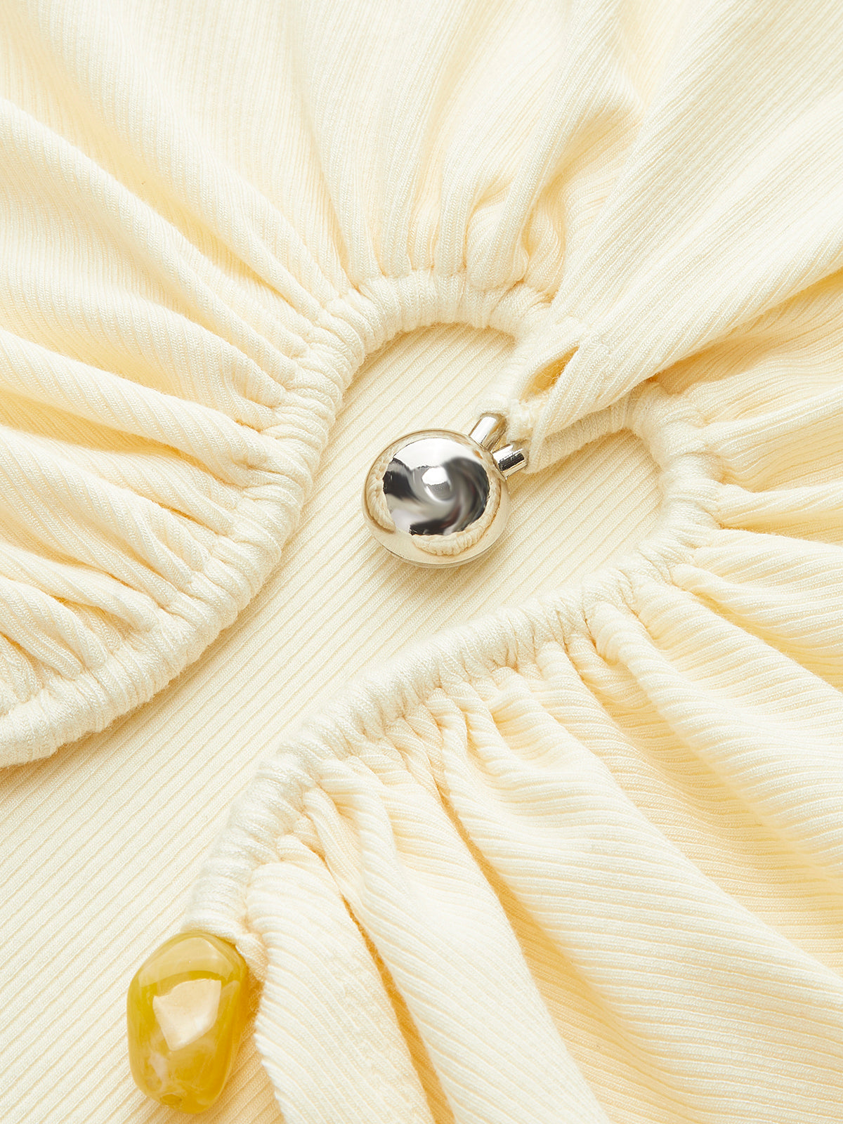 T-shirt côtelé à découpes et détails métalliques froncés