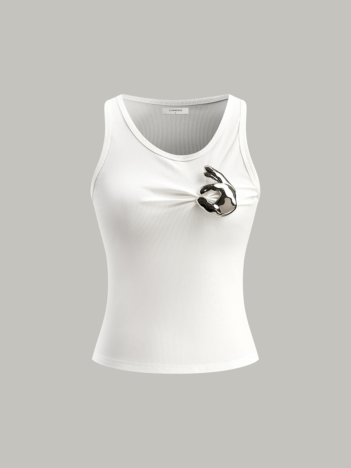 Geripptes Stricktop mit Metalldetails 