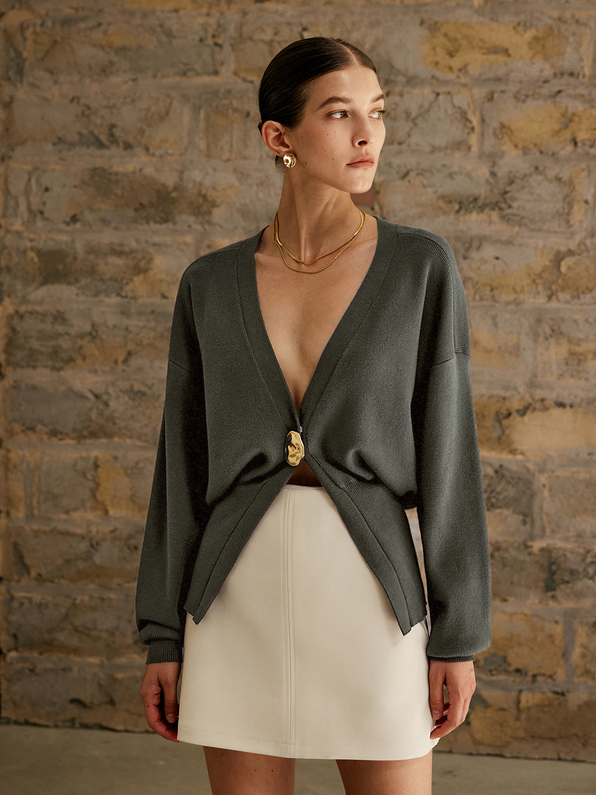 Schlichter Cardigan mit goldenen Knöpfen 