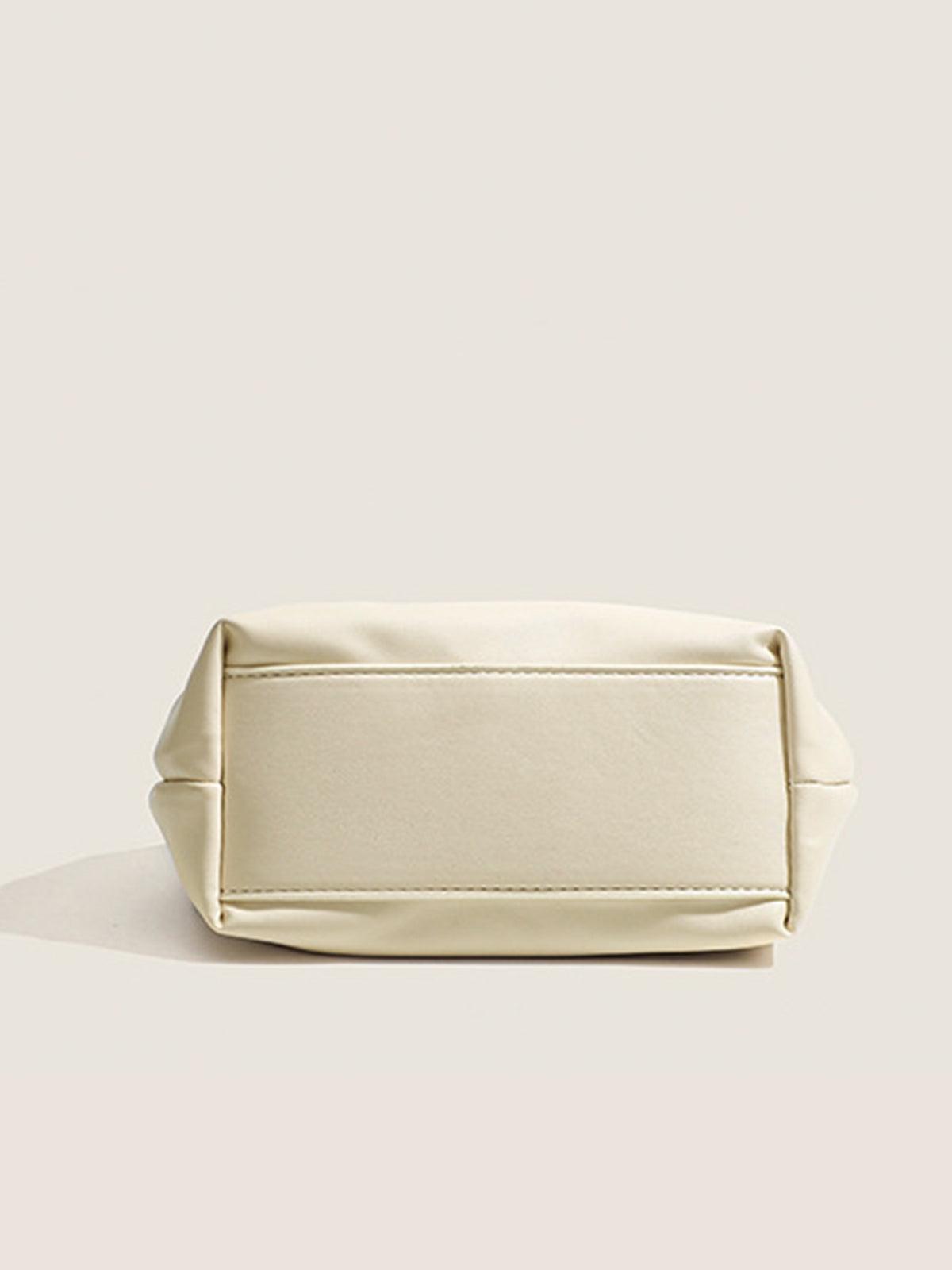 Hobo-Tasche mit pastellfarbenem Perlenhenkel 