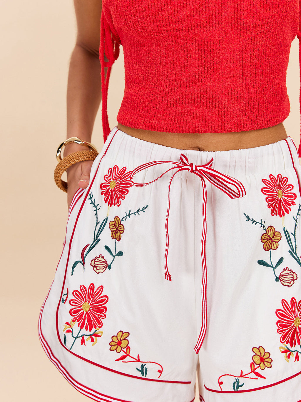 Blumenbestickte Shorts aus Baumwolle und Leinen mit Tunnelzug in der Taille