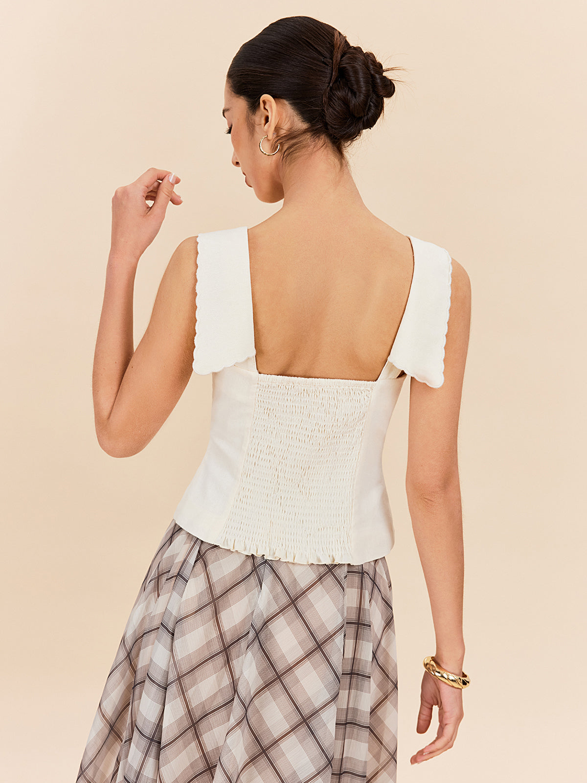 Cotton & Linen Scalloped Collar Buttoned Top