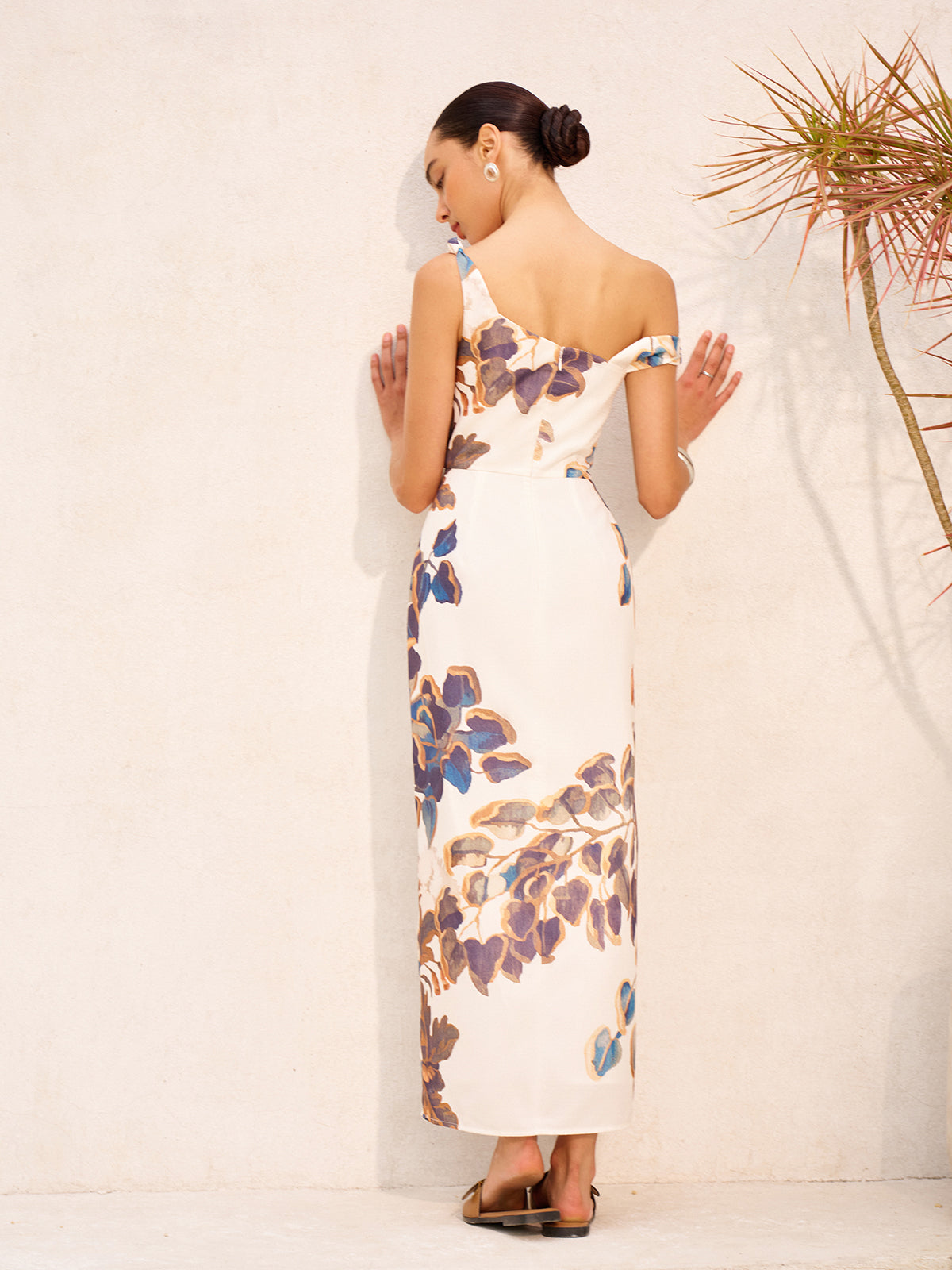 Robe bohème à imprimé bohème, col asymétrique et fente zippée 