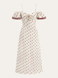 Robe à pois à épaules dénudées avec ruban