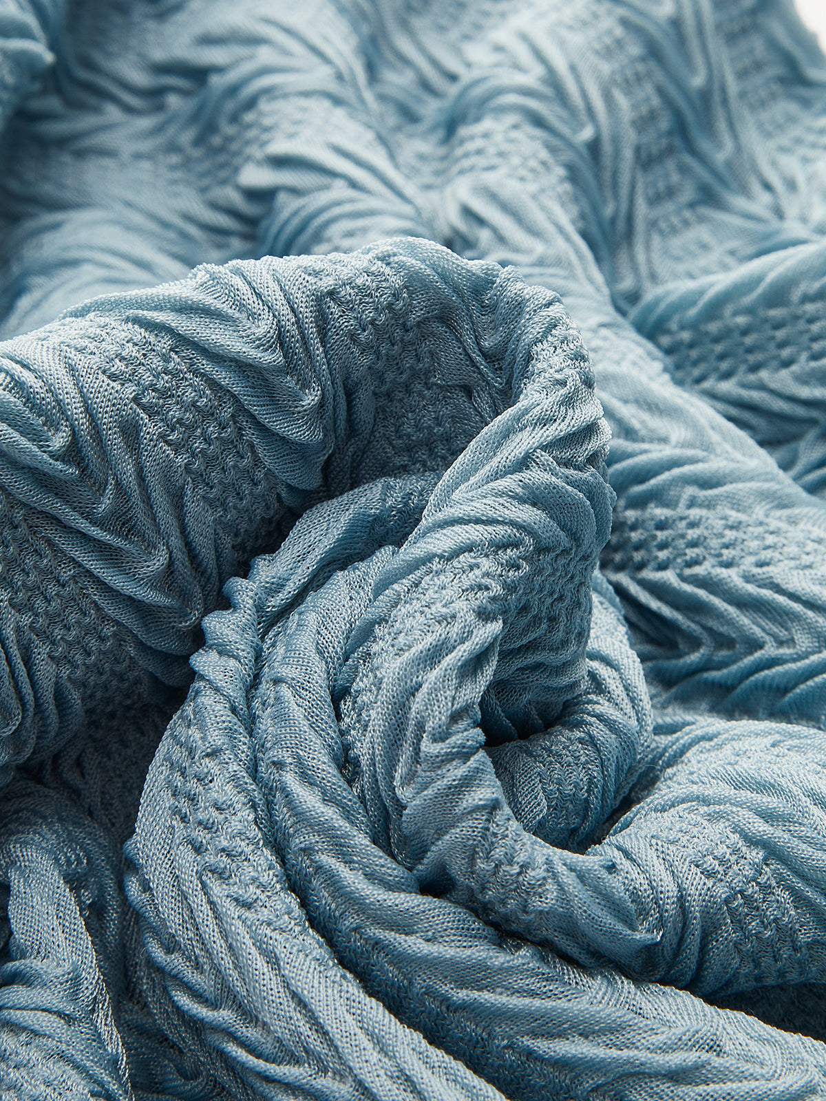 Kleid mit schulterfreiem Rüschenausschnitt