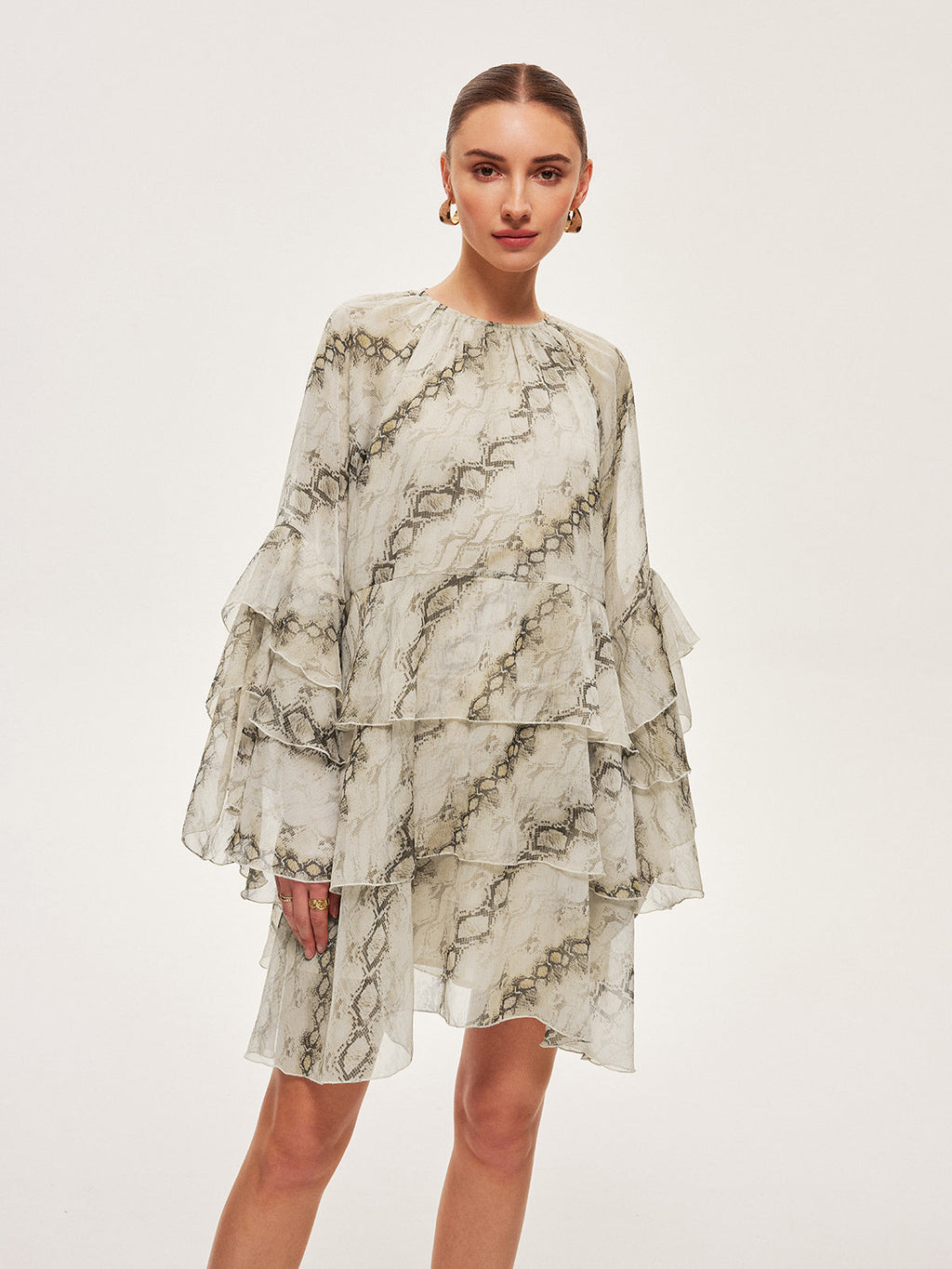 Robe en voile imprimé avec volants et taille à nouer
