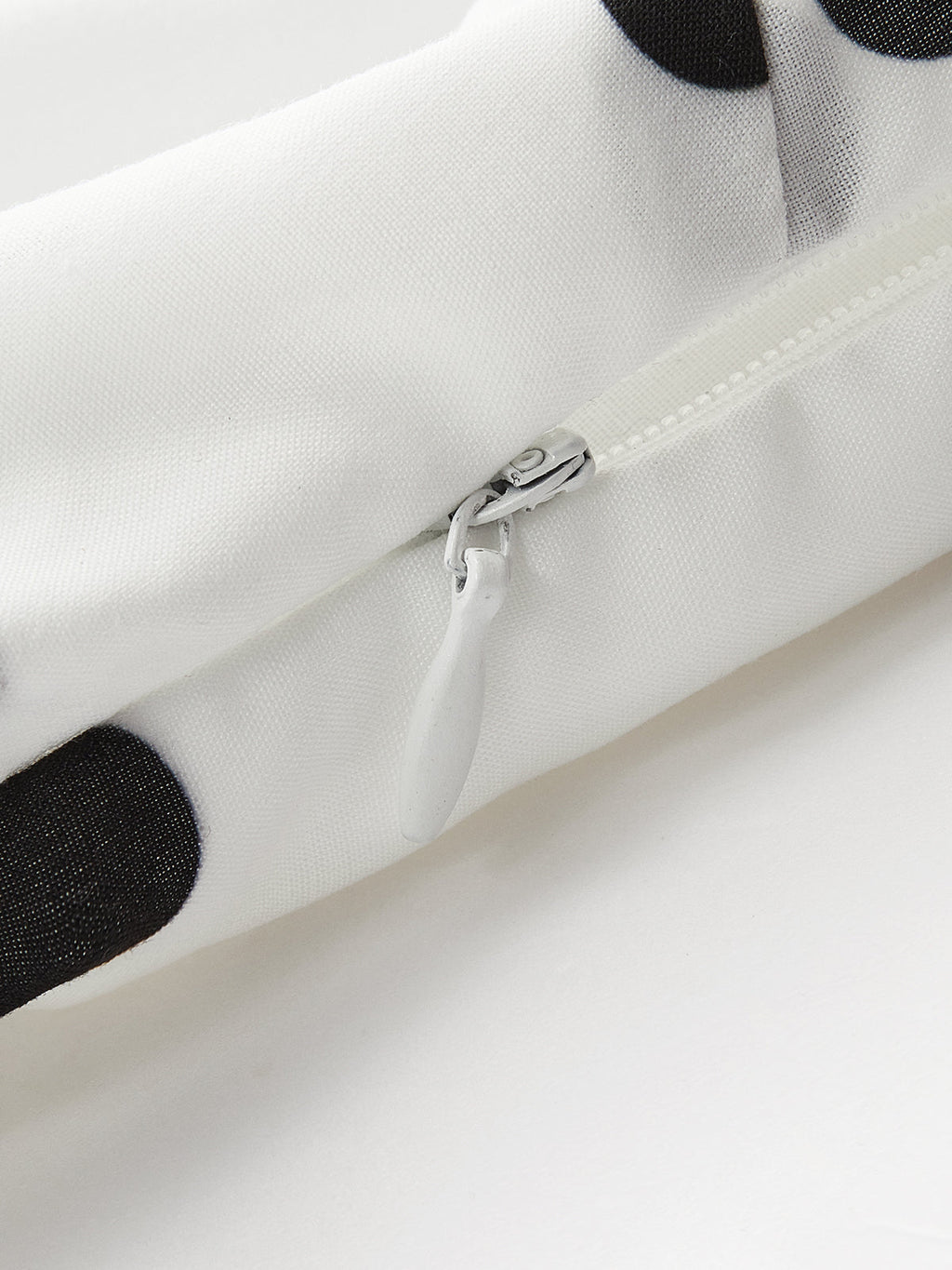 Gepunktetes Schleifen-Neckholder-Kleid mit Reißverschluss