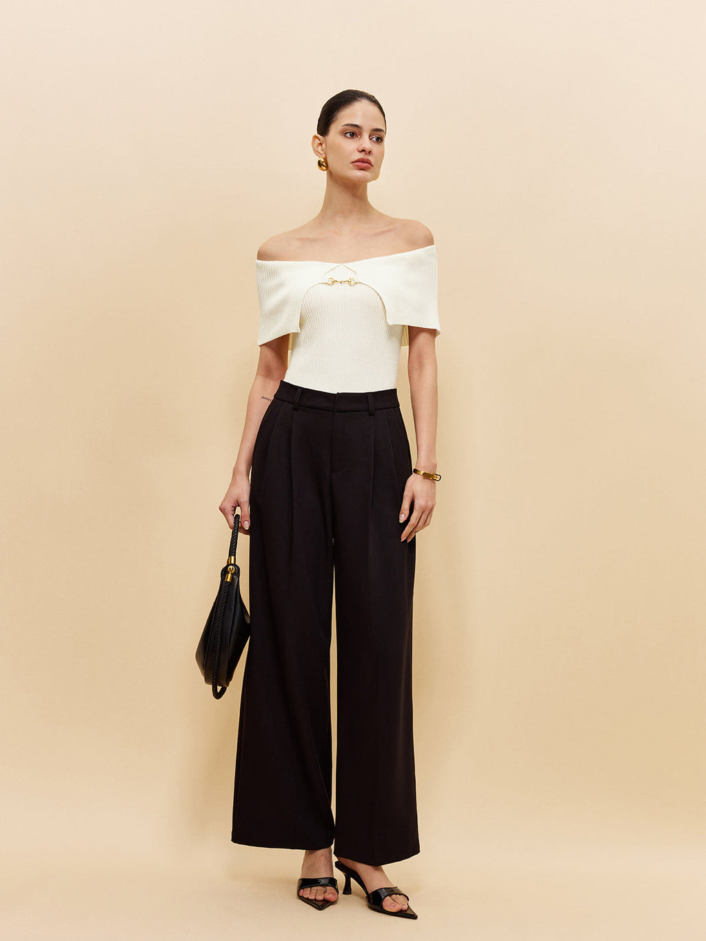 Off-Shoulder Rippstrick-Top mit Kettendetail