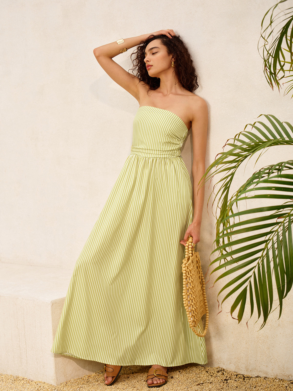 Gestreiftes, trägerloses Kleid mit Taschen 