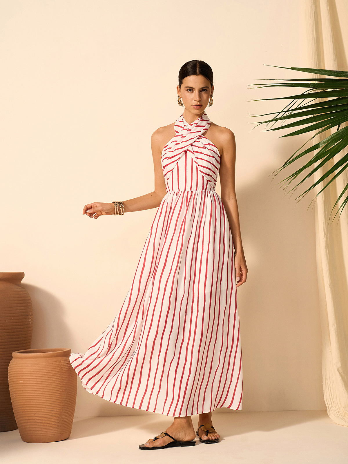 Gestreiftes Twist-Neckholder-Kleid