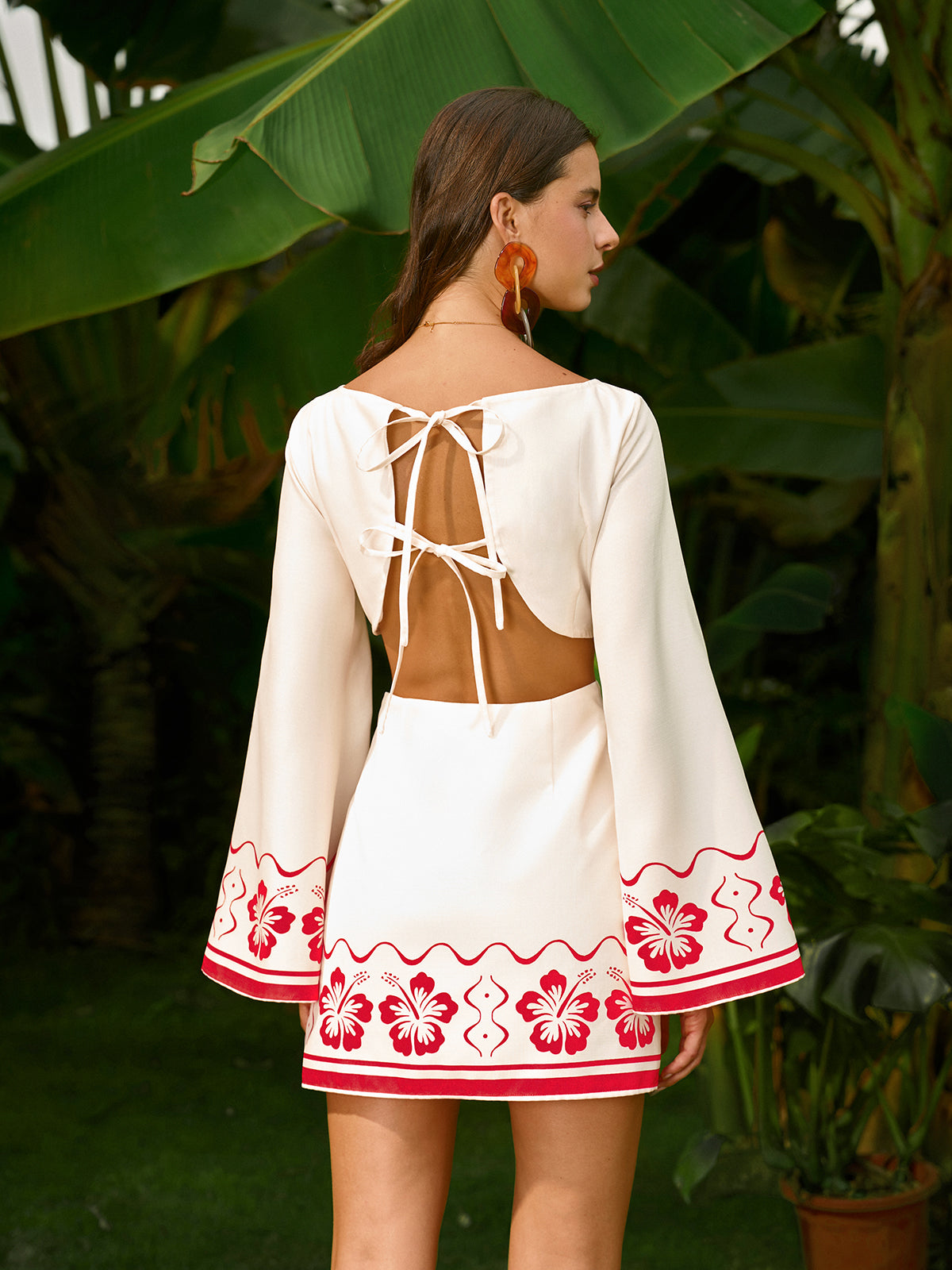 Robe dos nu brodée de fleurs à nouer