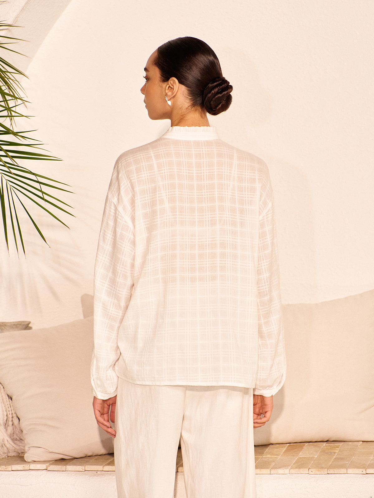 Semi-transparentes Hemd mit Quasten zum Binden
