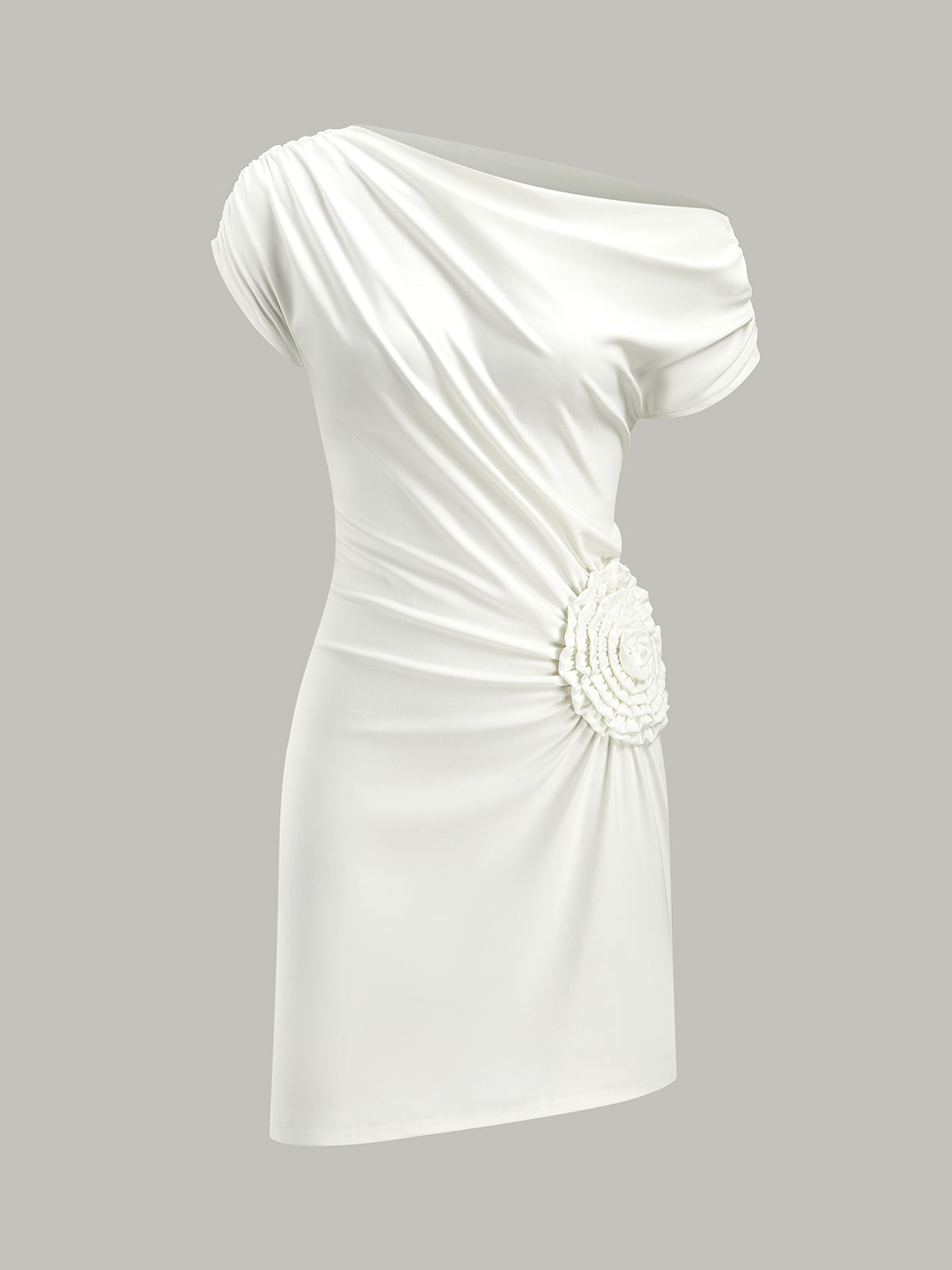 Raffiniertes One-Shoulder-Kleid mit Rosenapplikation