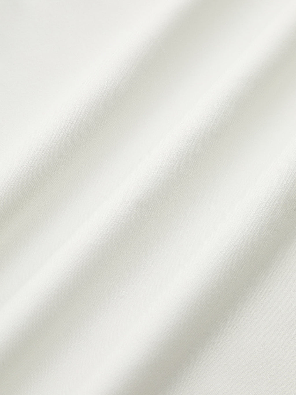 Raffiniertes One-Shoulder-Kleid mit Rosenapplikation