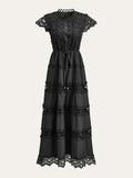 Robe à panneaux en dentelle brodée avec ceinture à nouer à la taille