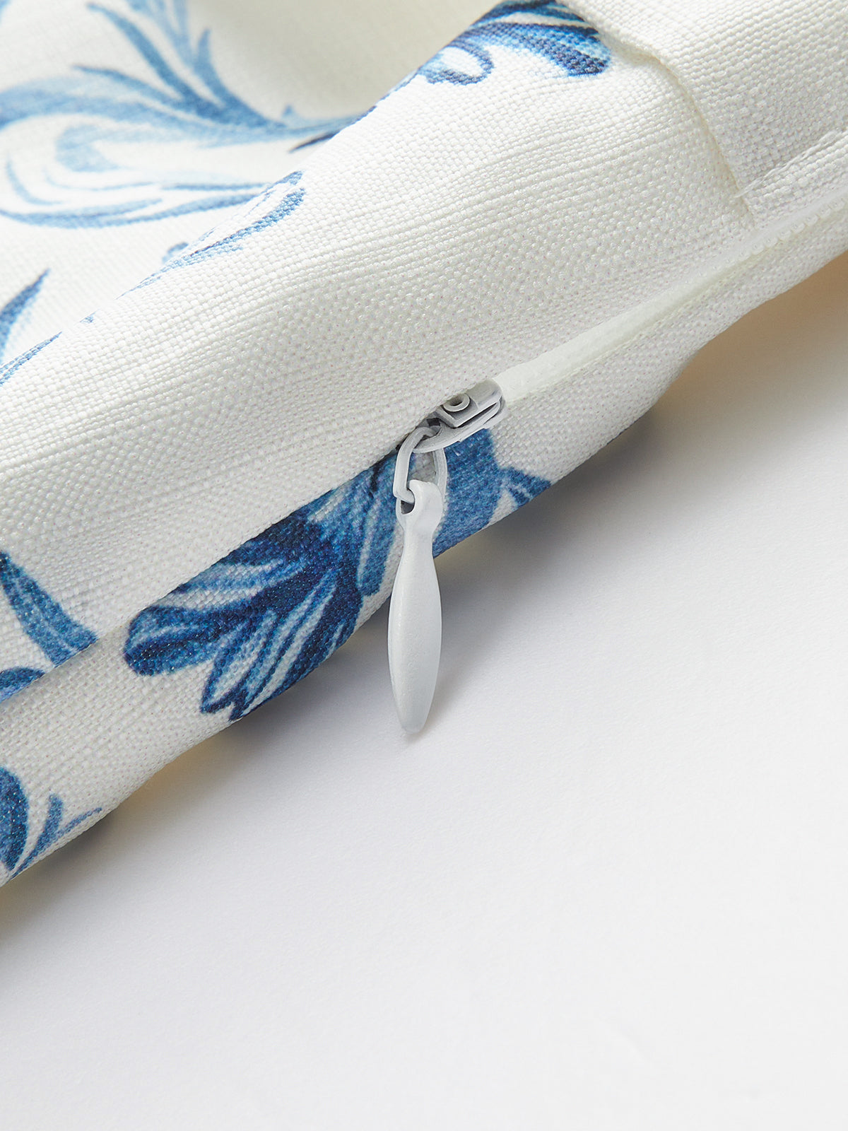 Wickelrock mit Blumenmuster und Bindegürtel 