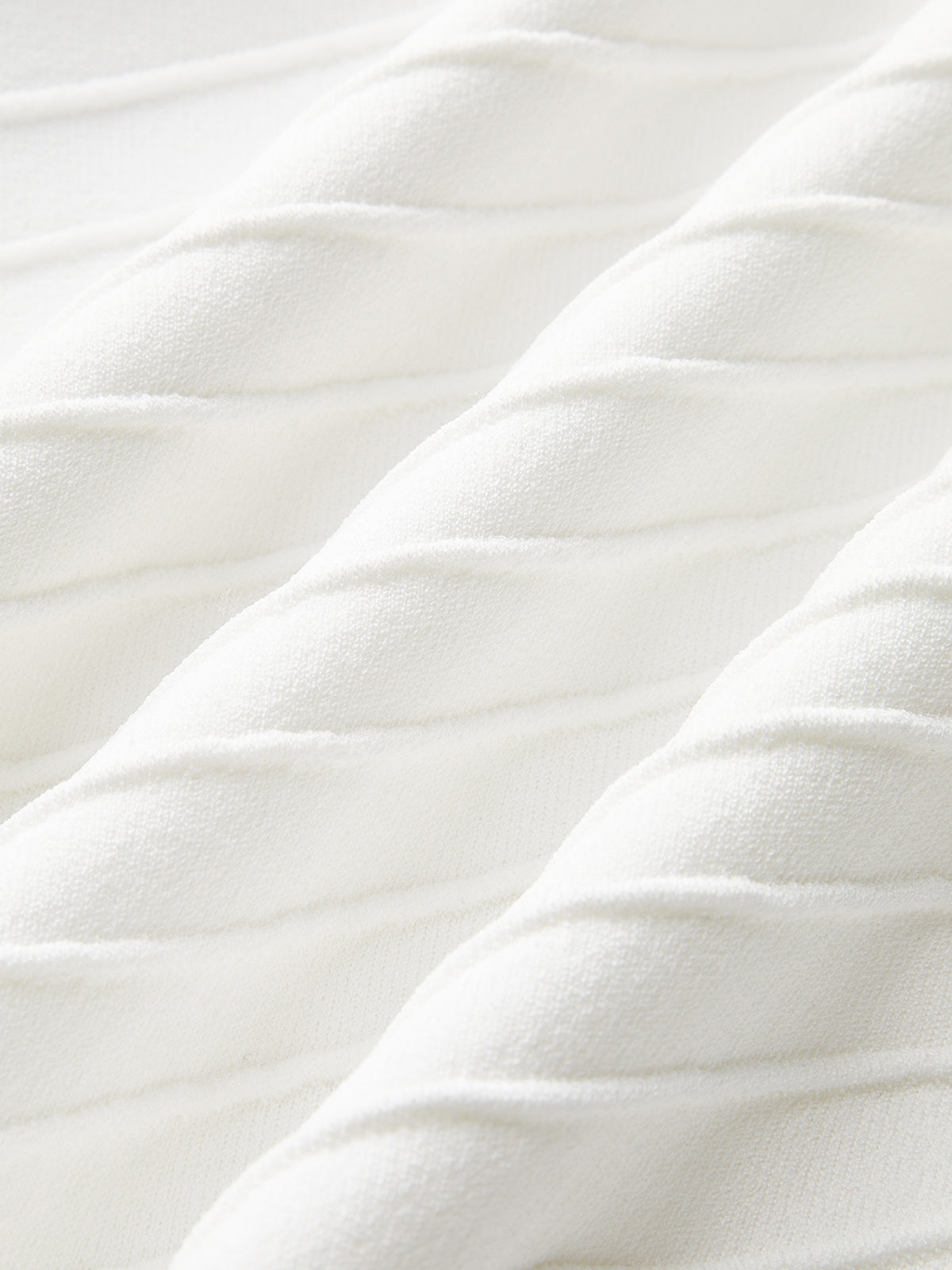 Strickkleid mit Kettenausschnitt
