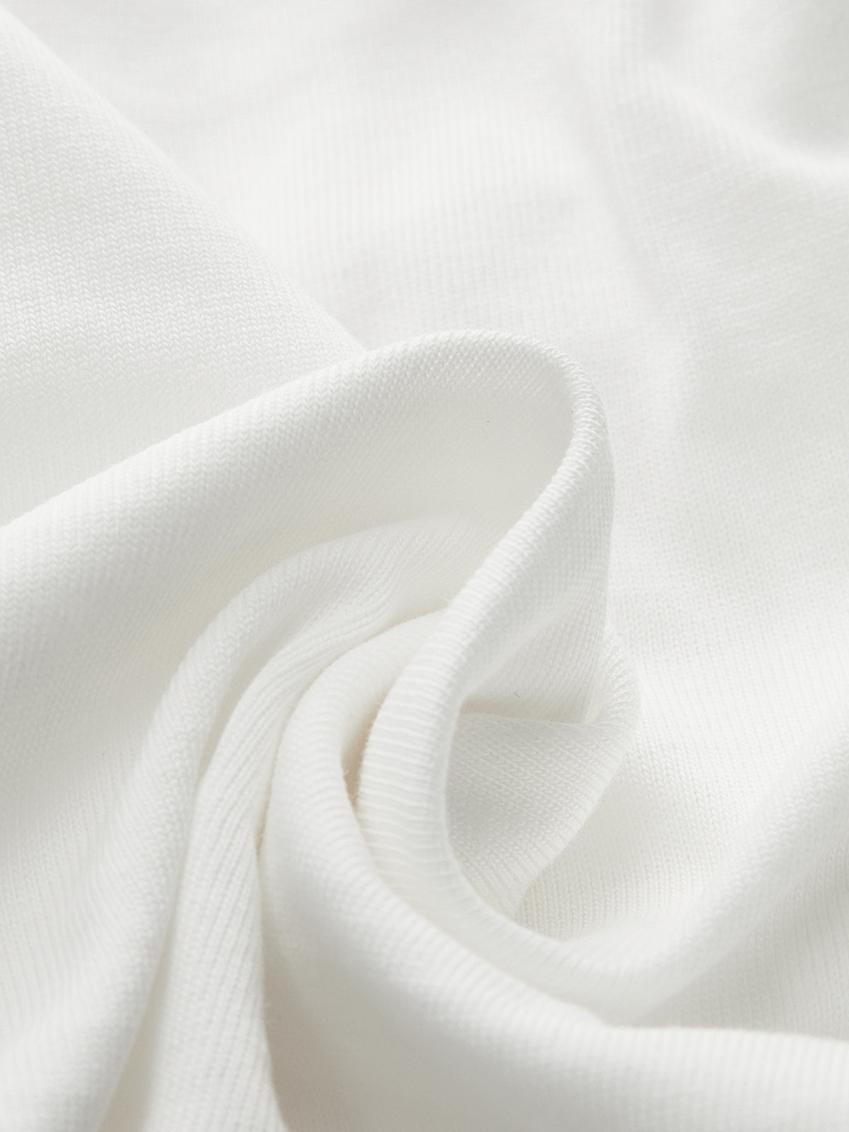 T-shirt à col en V et nœud sur le devant 